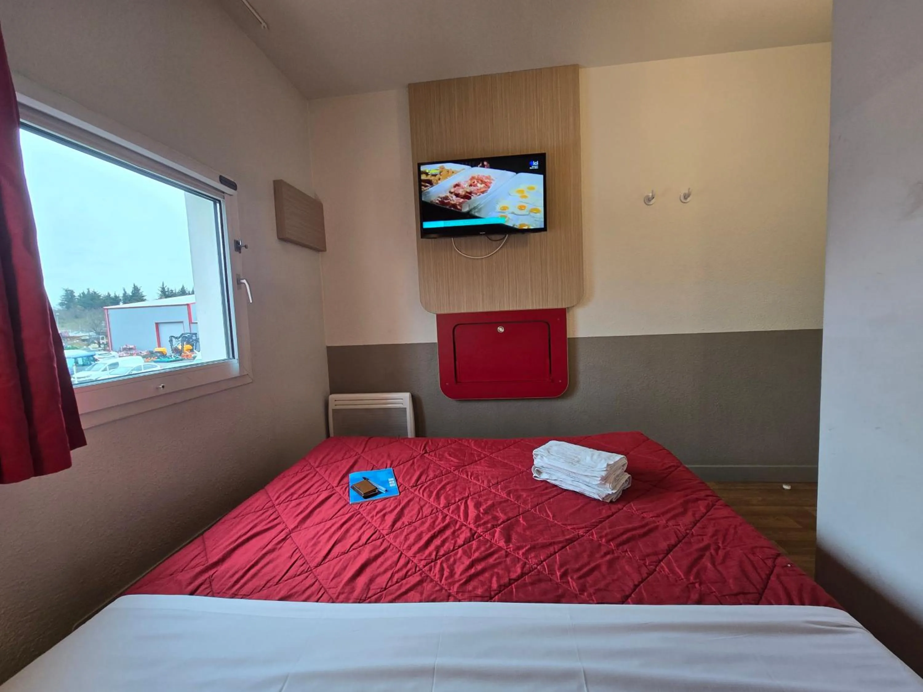 Bed in Premiere Classe Evry Sud - Mennecy