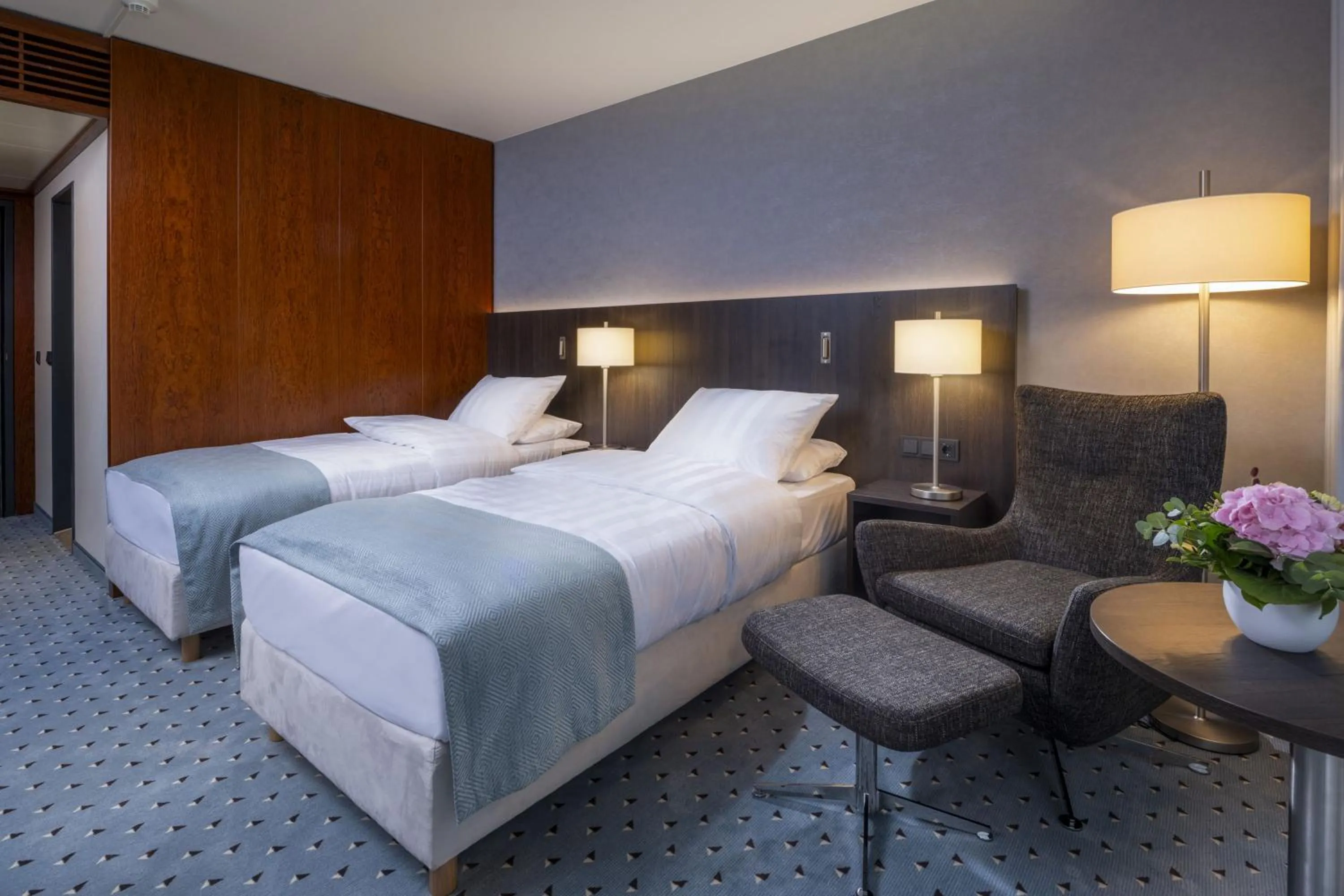 Photo of the whole room, Bed in Maritim Hotel Bremen