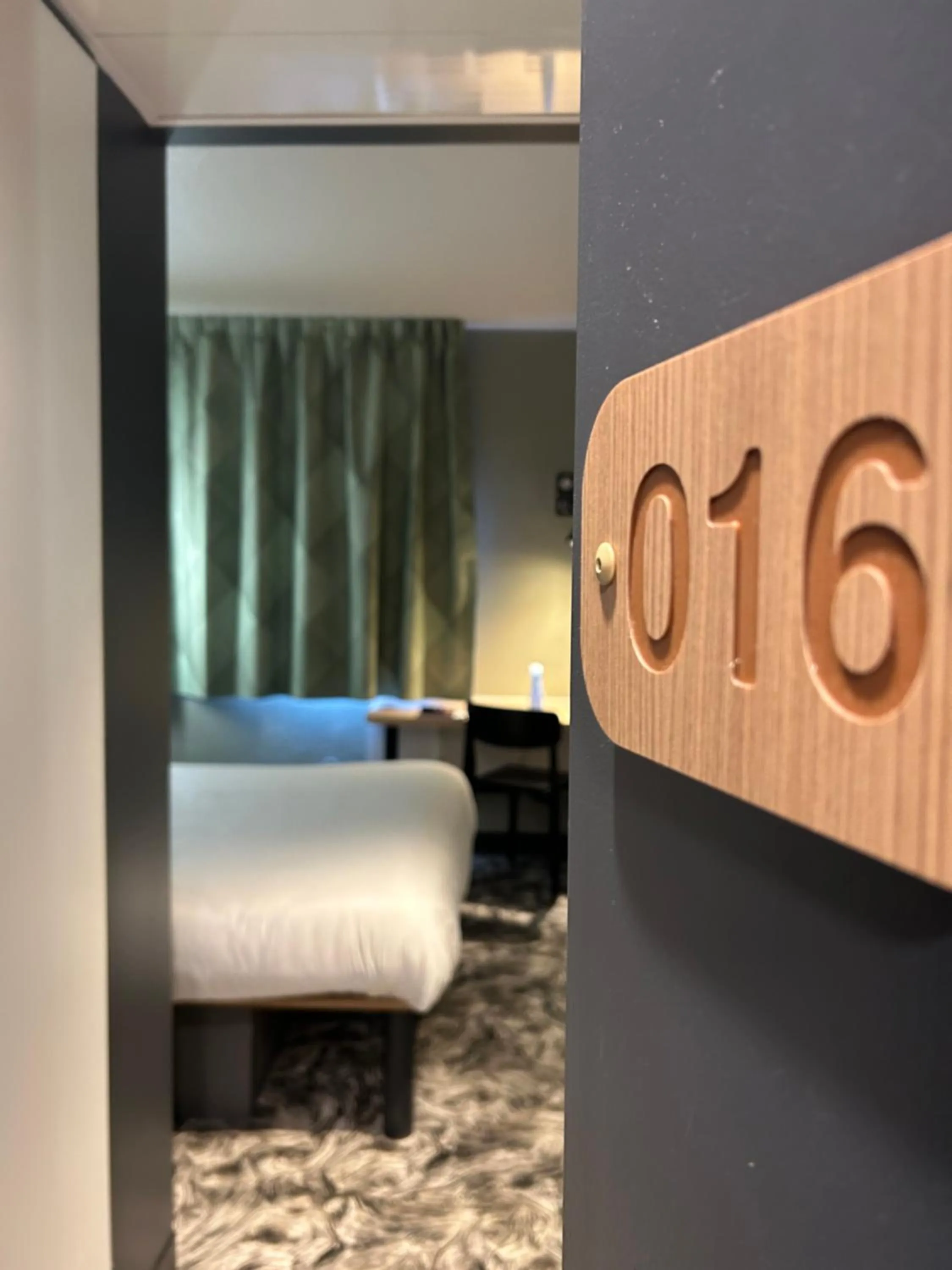 Bedroom, Bed in B&B HOTEL Viry-Châtillon 3 étoiles