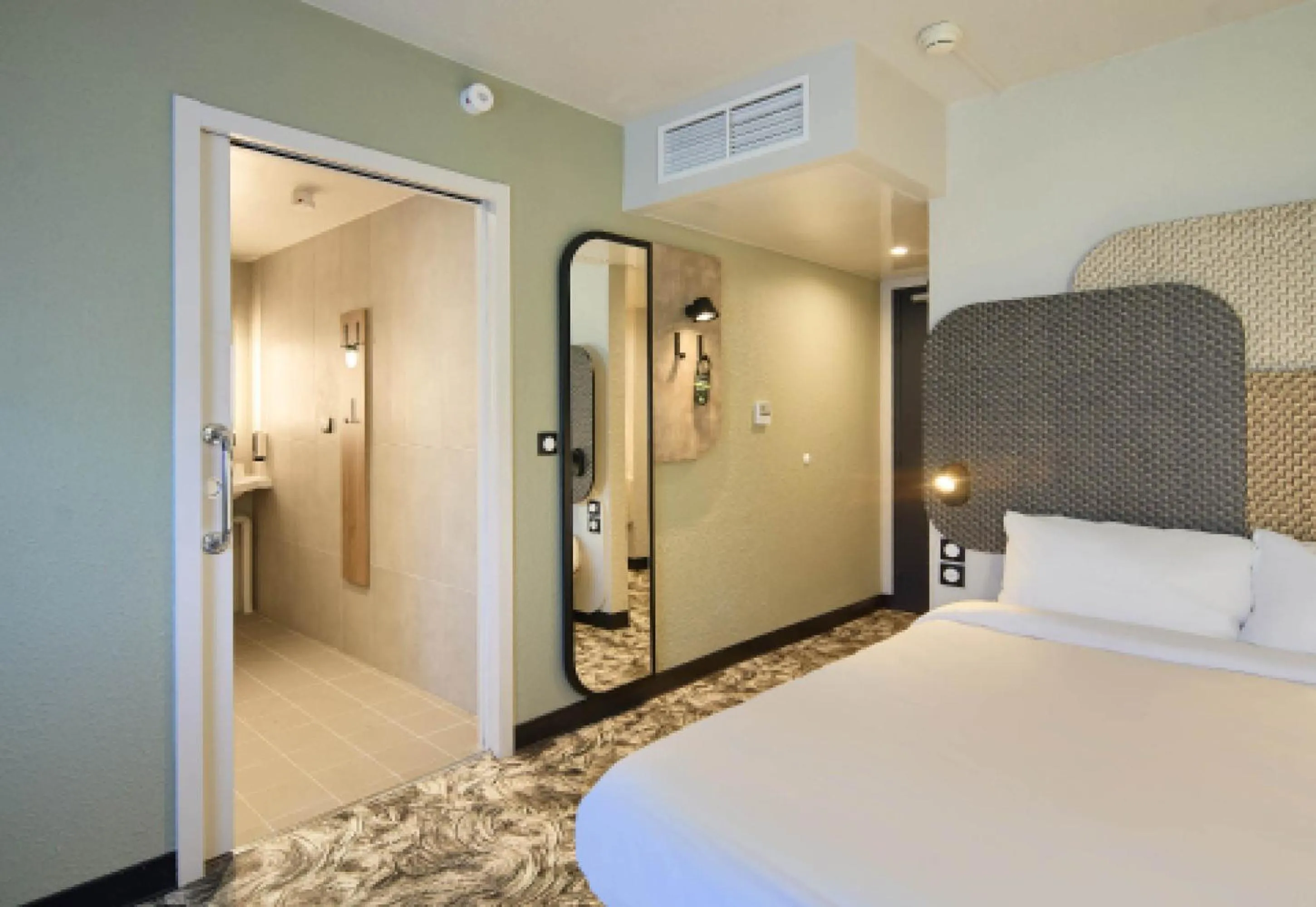 Bedroom, Bed in B&B HOTEL Viry-Châtillon 3 étoiles