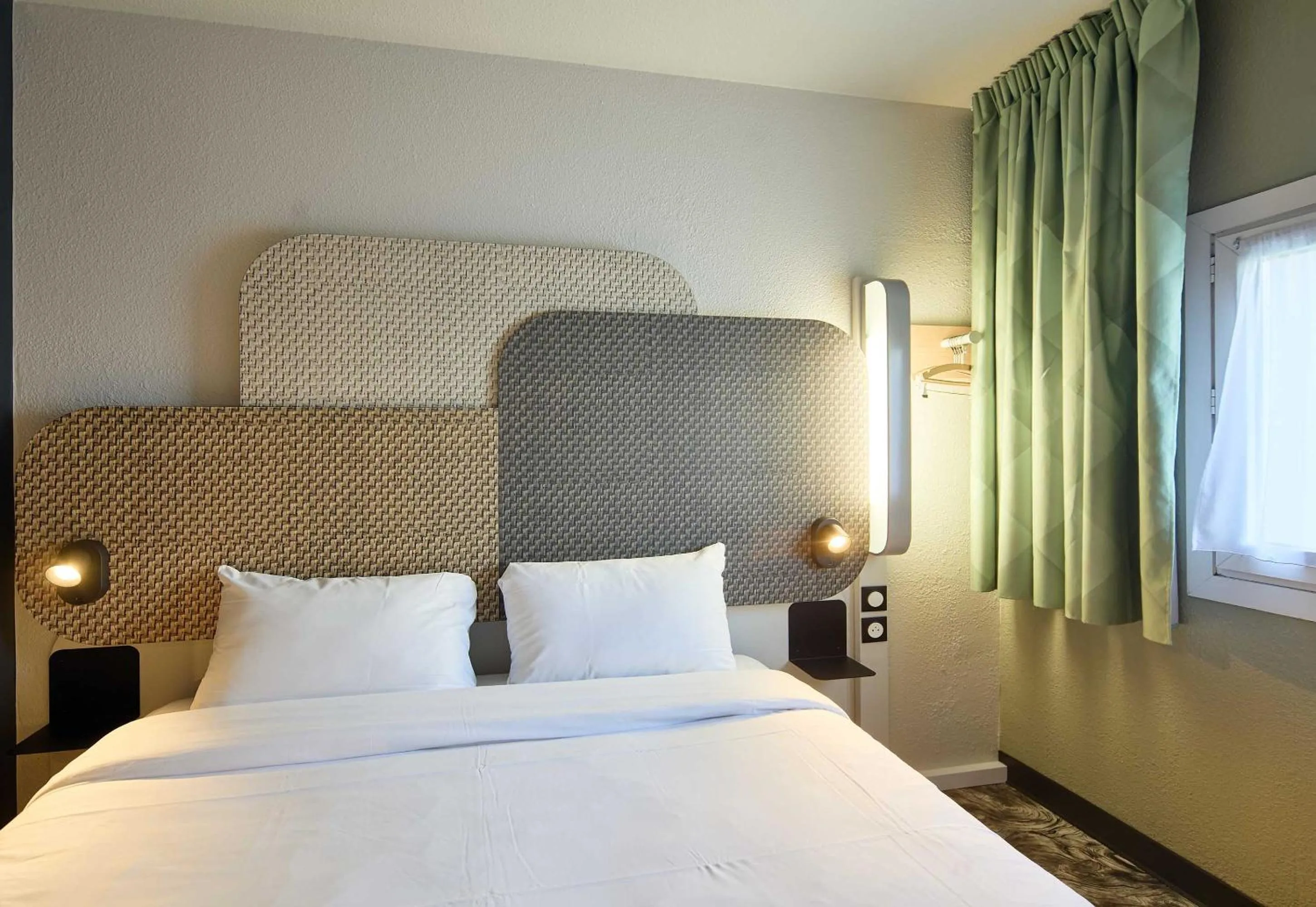 Bedroom, Bed in B&B HOTEL Viry-Châtillon 3 étoiles