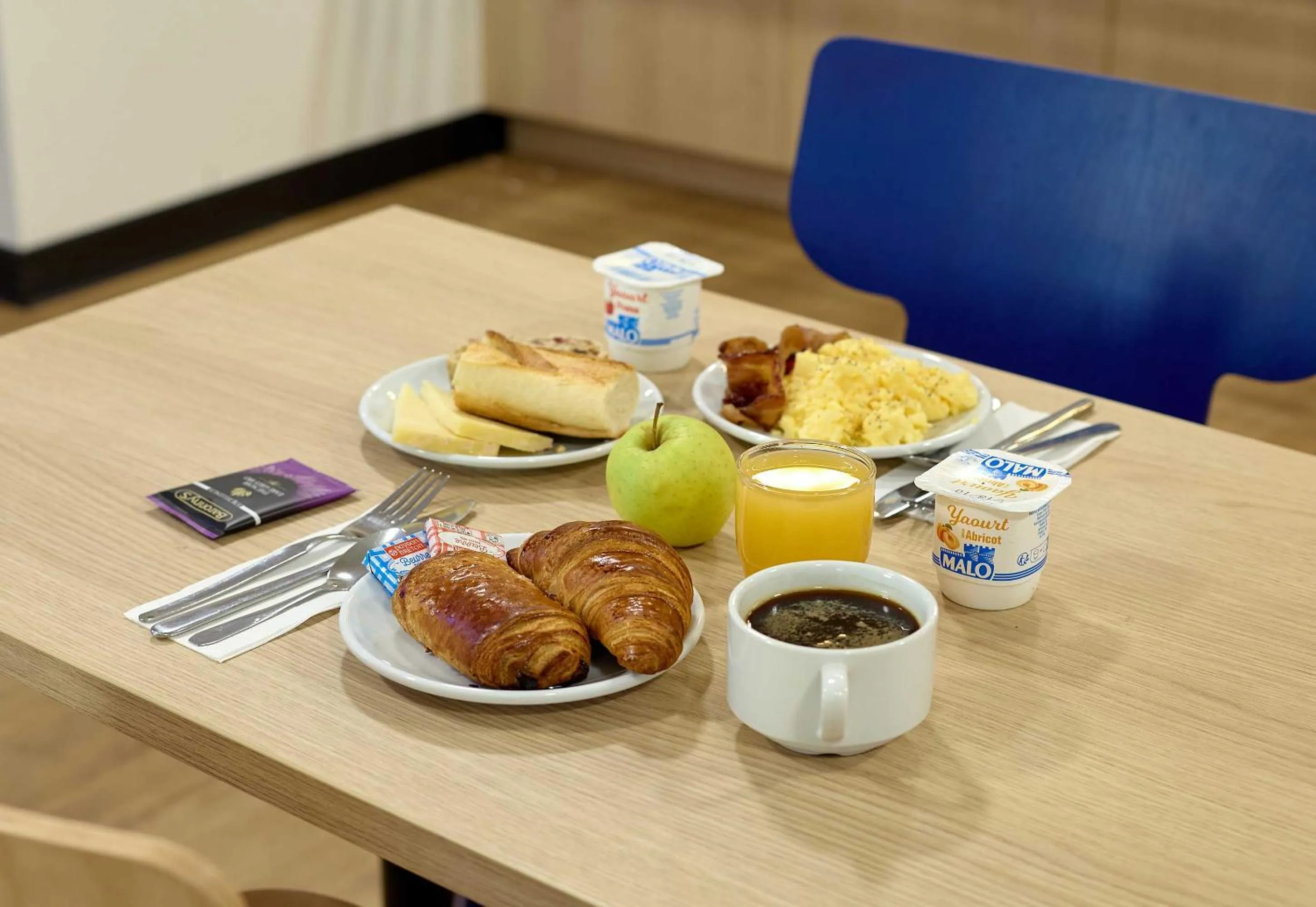 Breakfast in B&B HOTEL Viry-Châtillon 3 étoiles