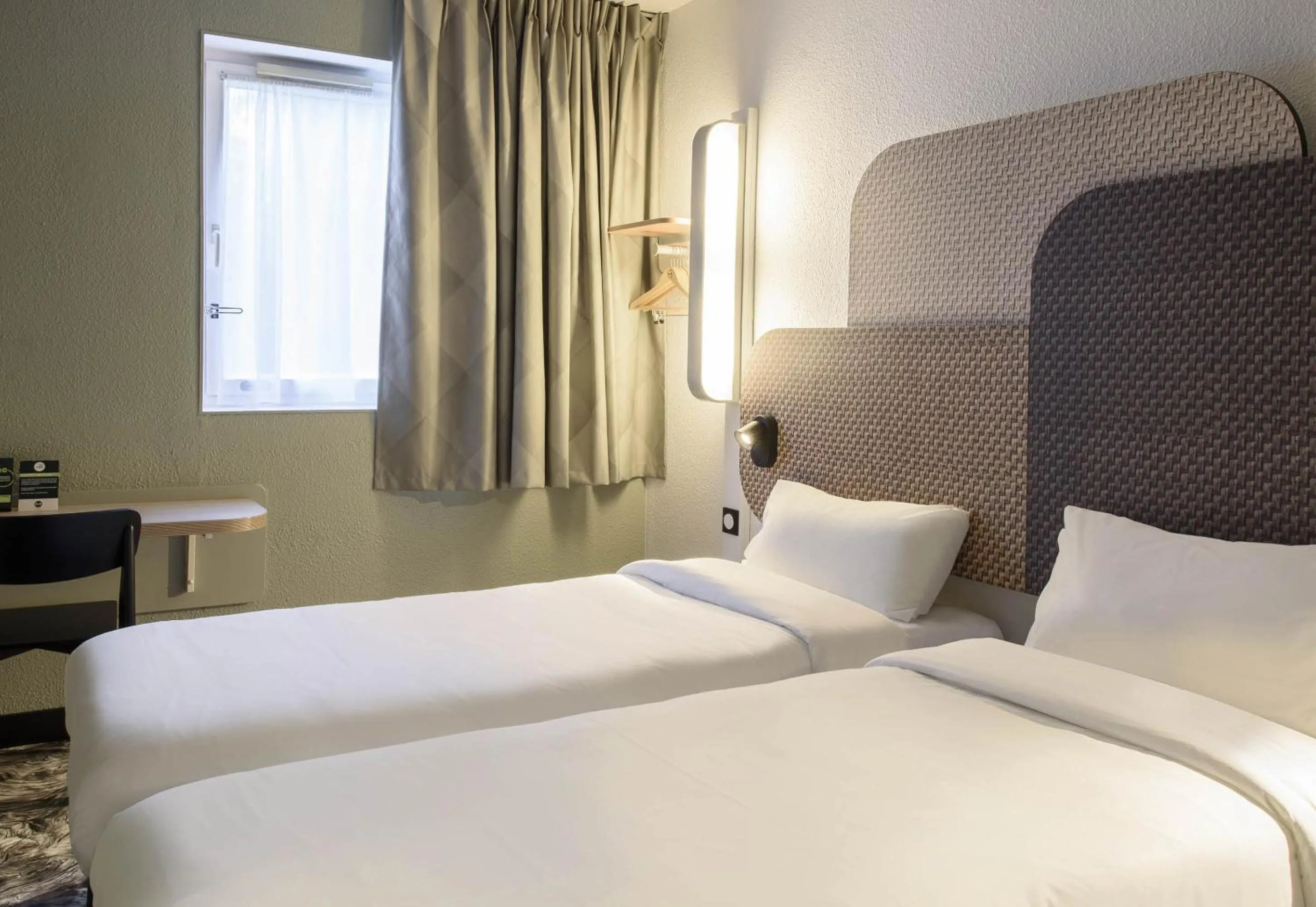 Bedroom, Bed in B&B HOTEL Viry-Châtillon 3 étoiles