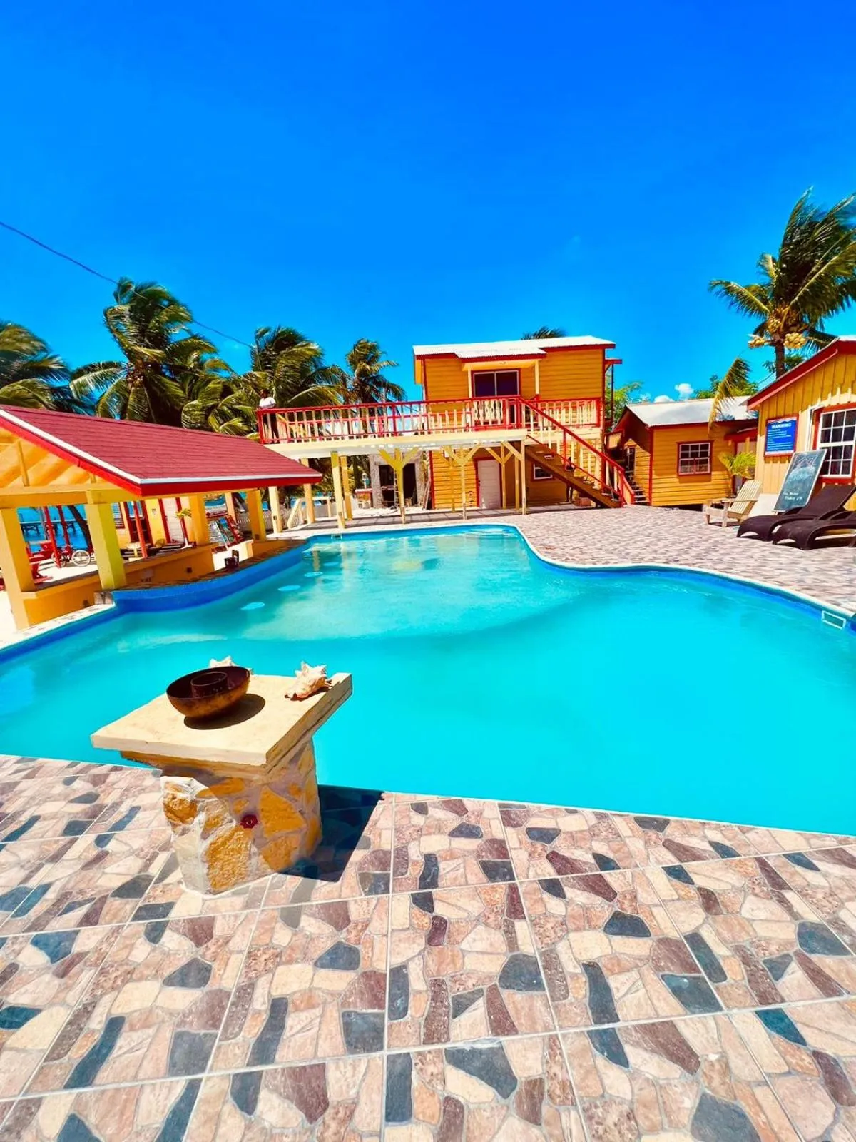 Swimming pool in Tropical Paradise Express