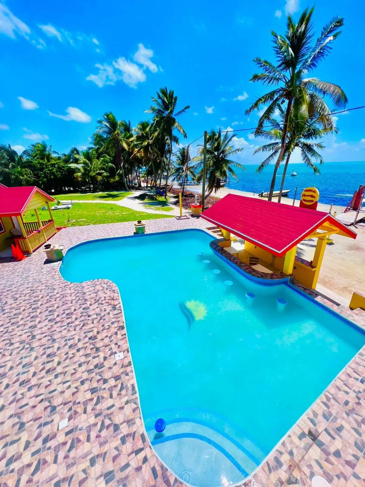 Swimming pool in Tropical Paradise Express
