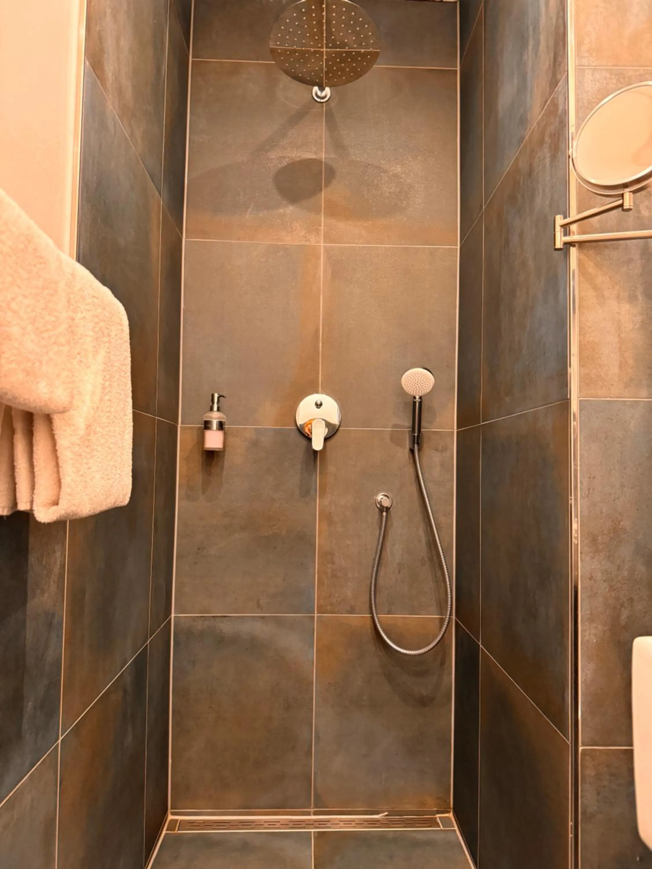 Shower in Amical Hotel Hagen - Am Hauptbahnhof