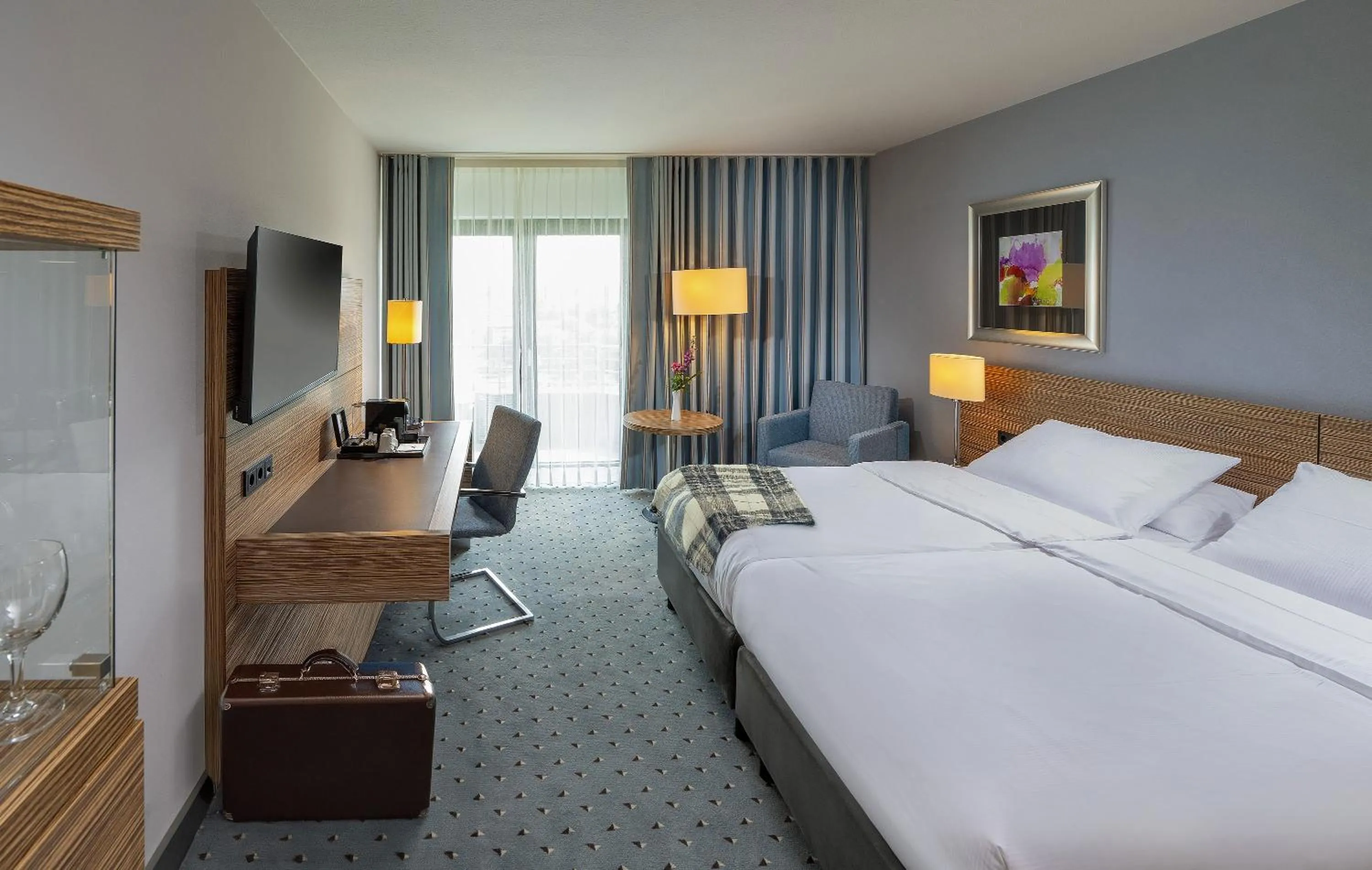 Photo of the whole room, Bed in Maritim Hotel Darmstadt