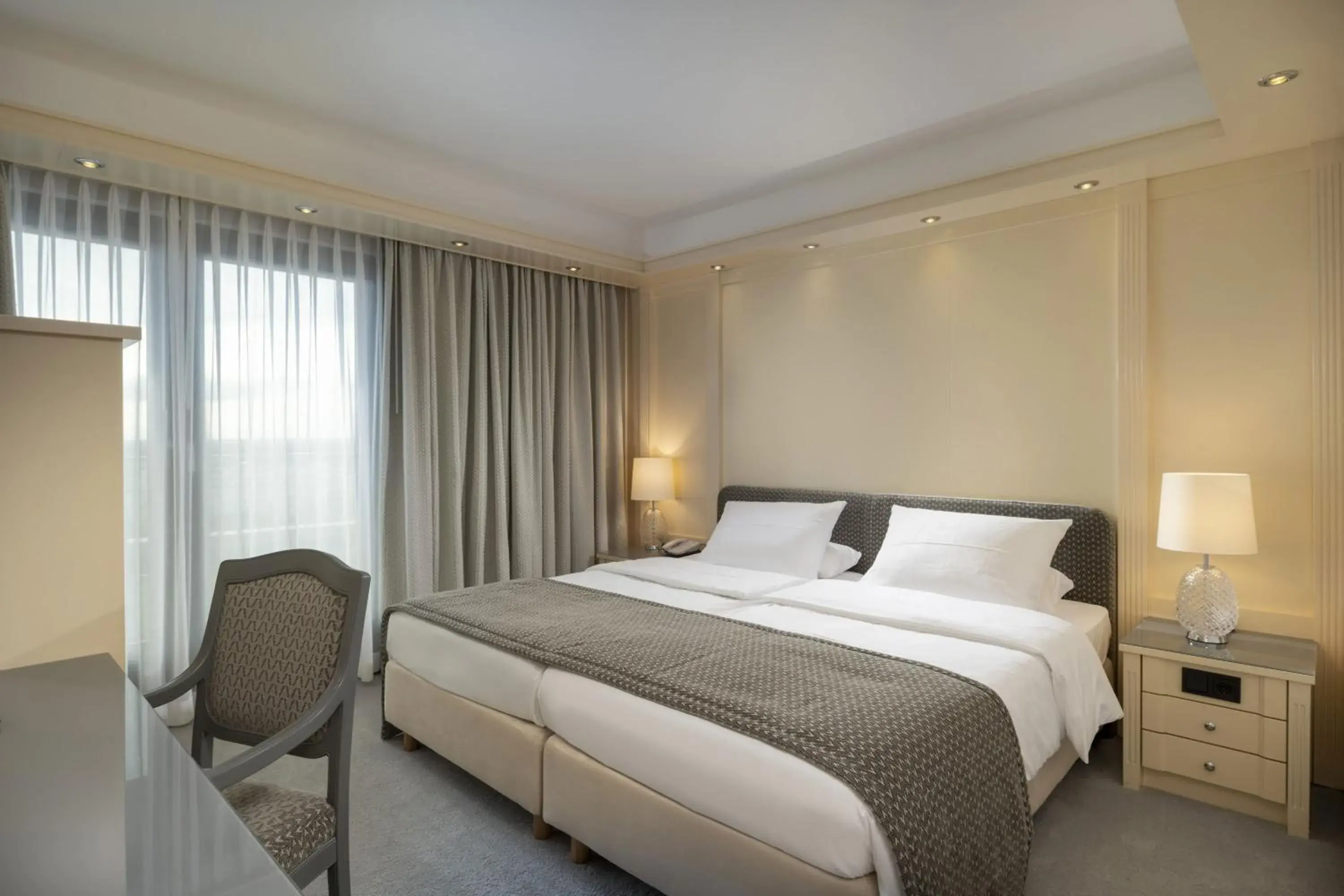 Staff, Bed in Maritim Hotel Darmstadt Staff, Bed in Maritim Hotel Darmstadt