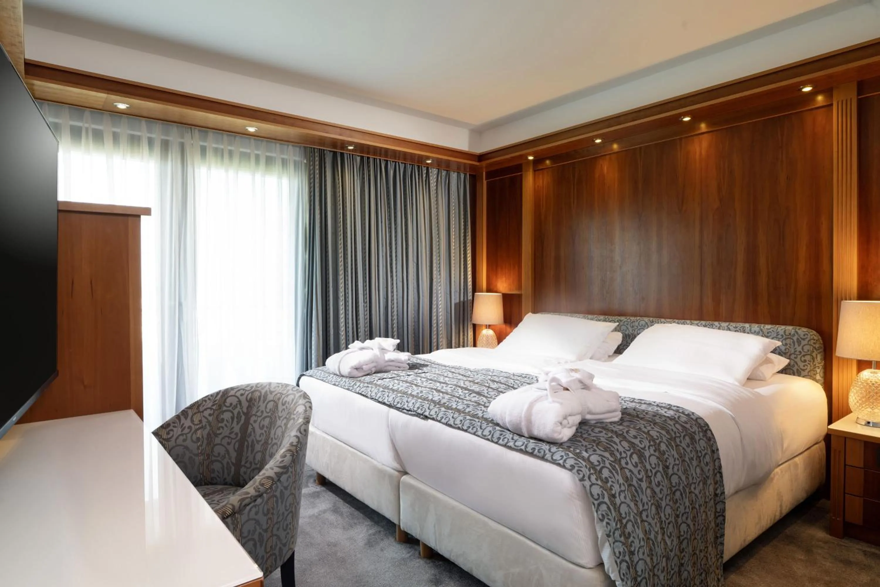 Bedroom, Bed in Maritim Hotel Darmstadt