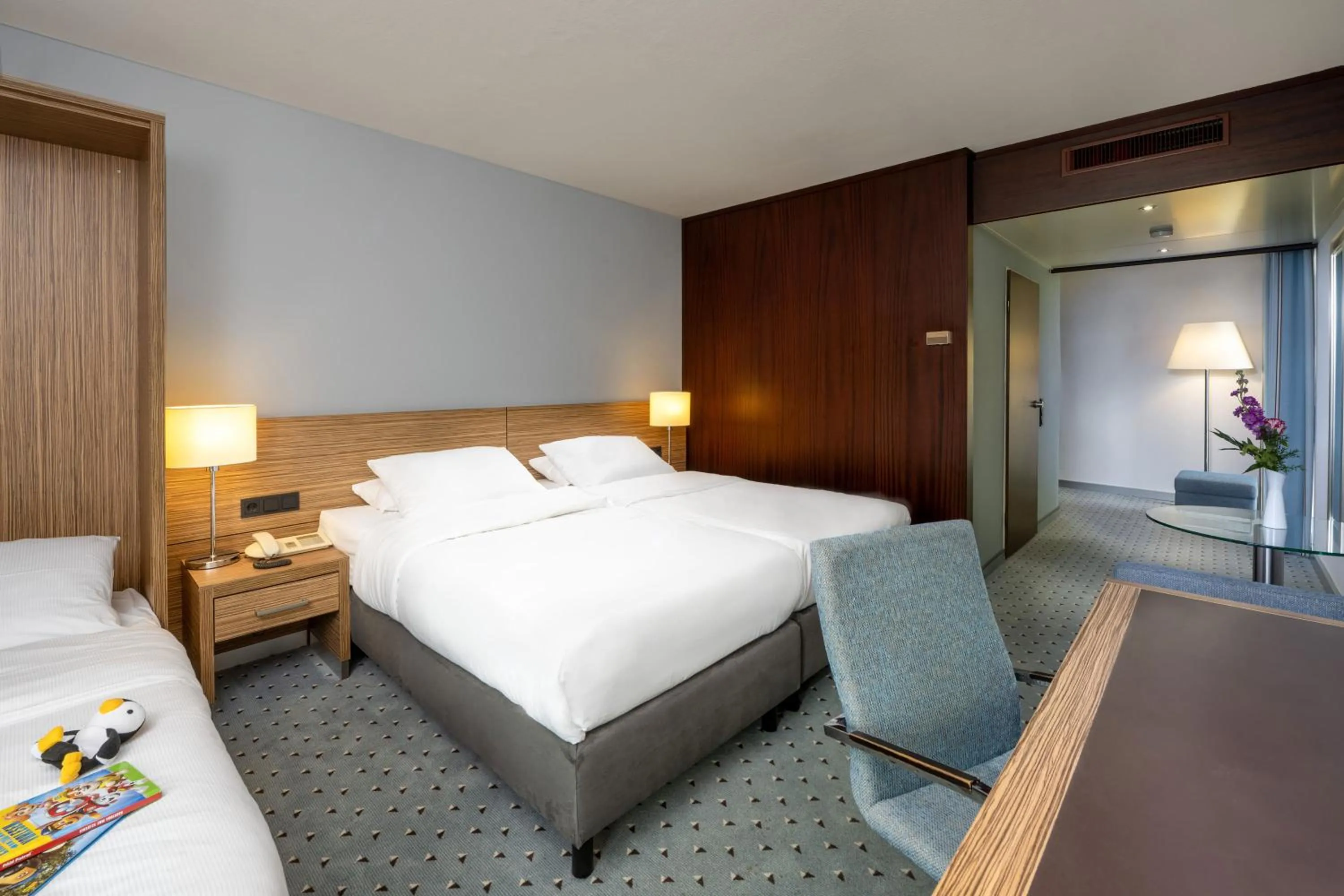 Photo of the whole room, Bed in Maritim Hotel Darmstadt