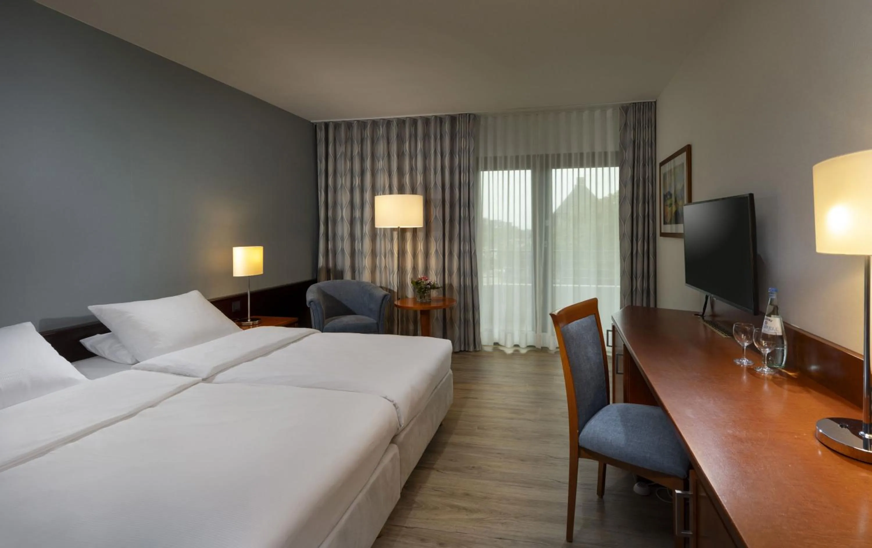 Bedroom, Bed in Maritim Hotel Darmstadt