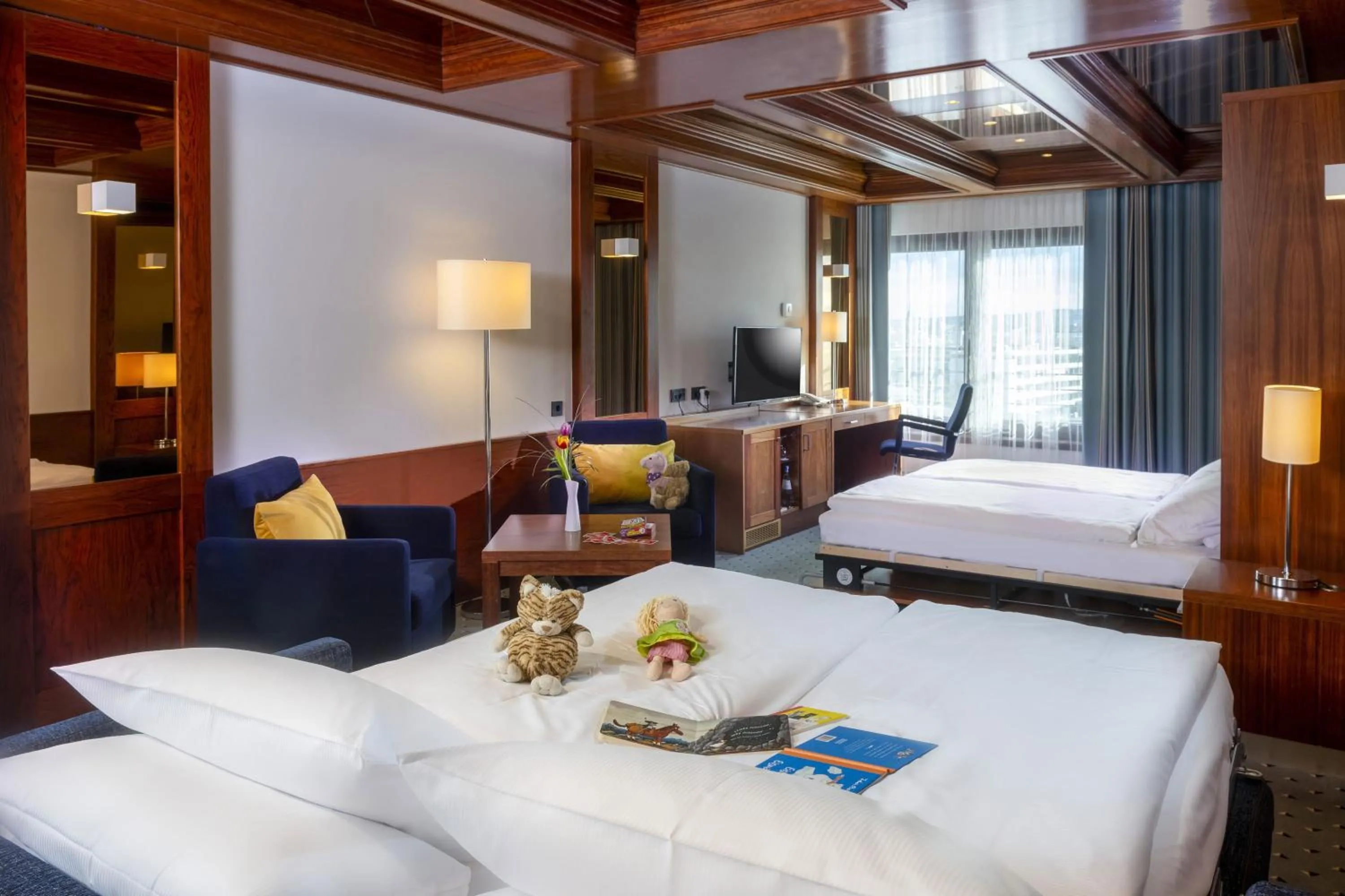 Bedroom, Bed in Maritim Hotel Darmstadt