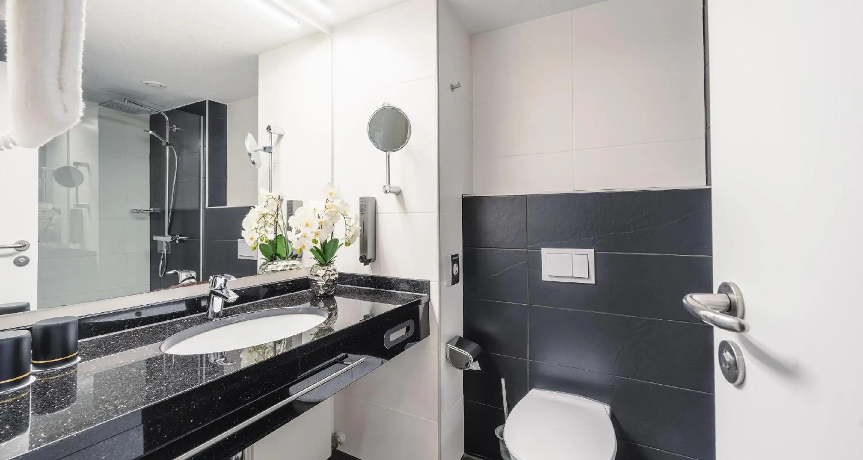 Bathroom in Best Western Plus Plaza Hotel Darmstadt Bathroom in Best Western Plus Plaza Hotel Darmstadt