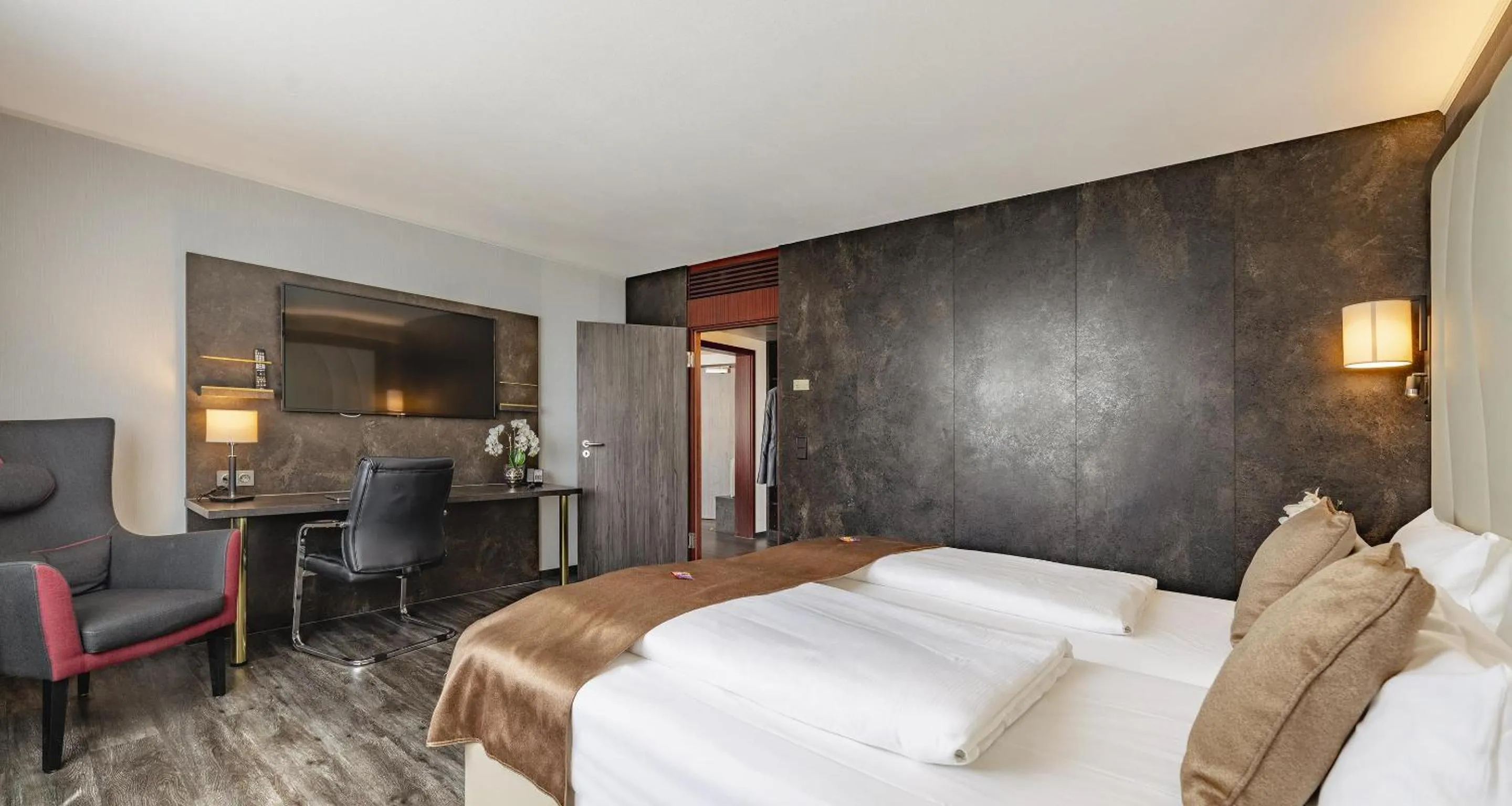 Photo of the whole room, Bed in Best Western Plus Plaza Hotel Darmstadt