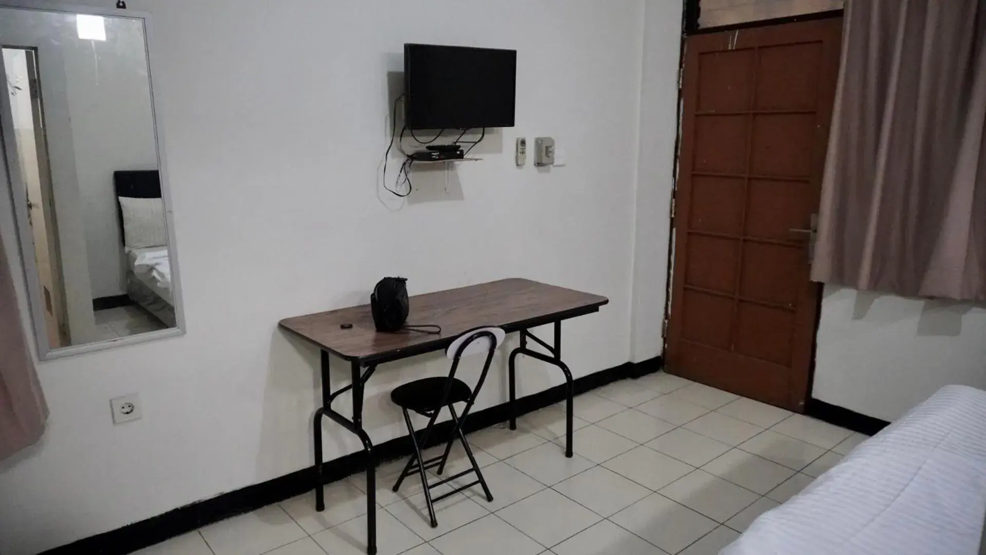 TV and multimedia in BTX 31 Residence Bintaro TV and multimedia in BTX 31 Residence Bintaro