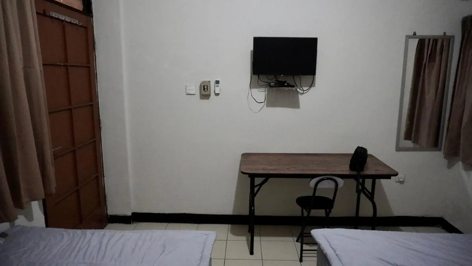 TV and multimedia in BTX 31 Residence Bintaro TV and multimedia in BTX 31 Residence Bintaro