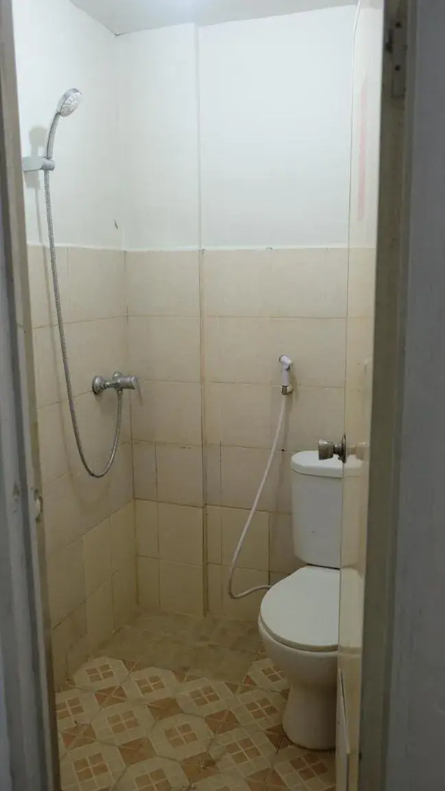 Shower in BTX 31 Residence Bintaro Shower in BTX 31 Residence Bintaro
