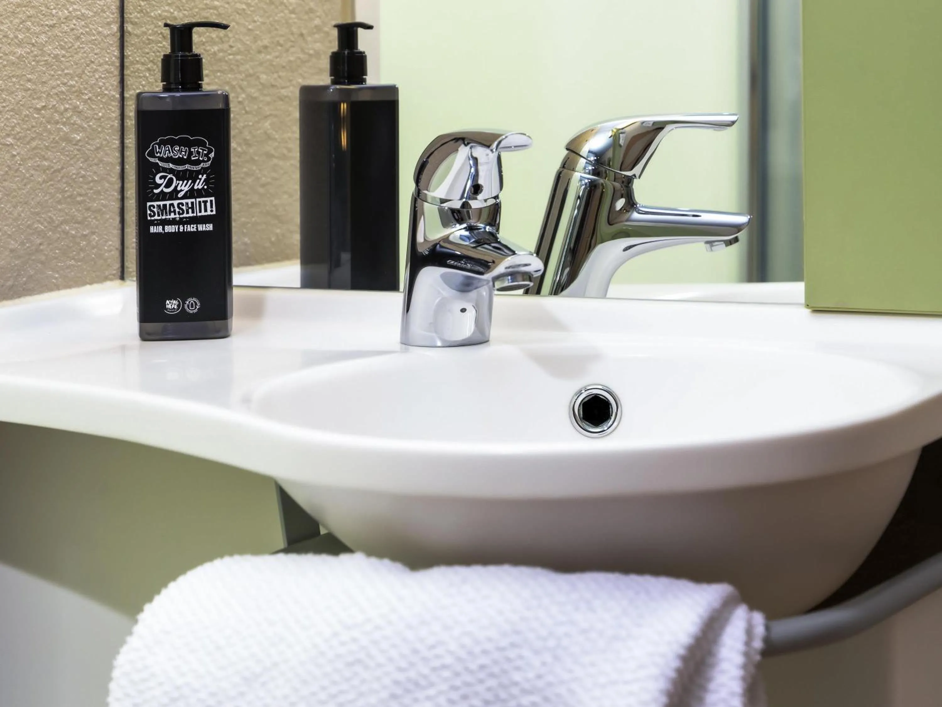 Bedroom in ibis budget Paris Porte de Vanves