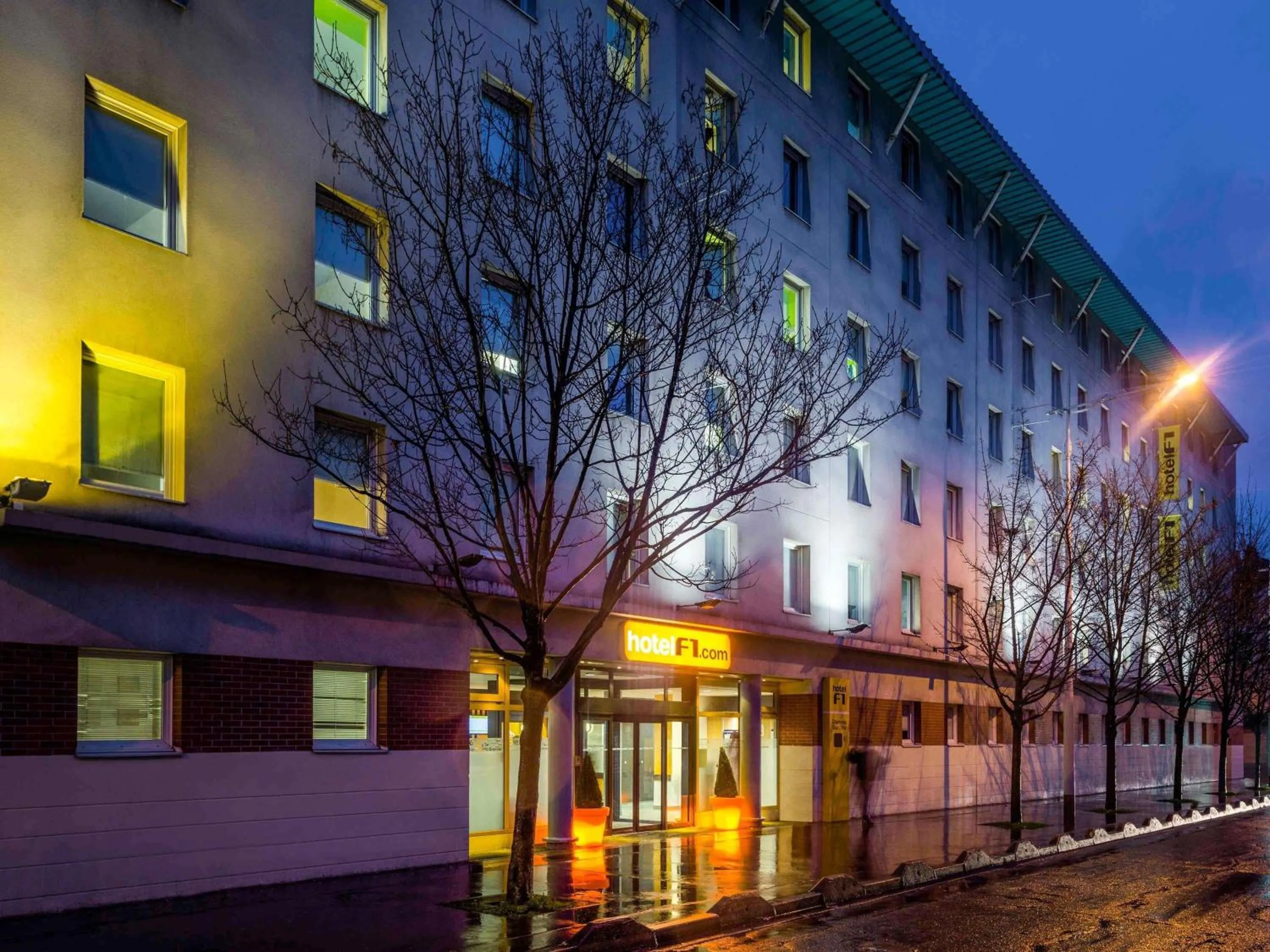 Property building in hotelF1 Paris Porte de Montreuil