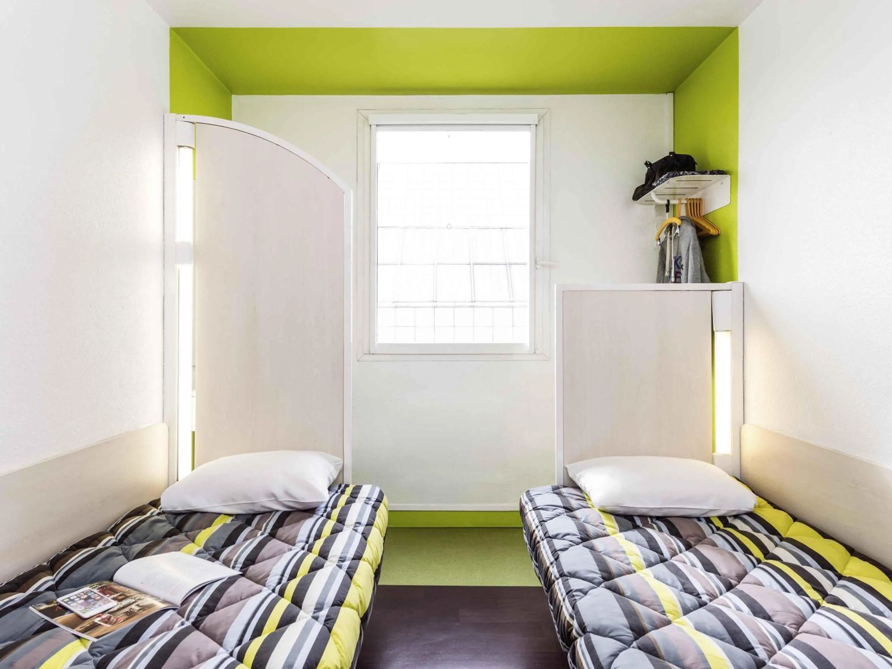 Bedroom, Bed in hotelF1 Paris Porte de Montreuil