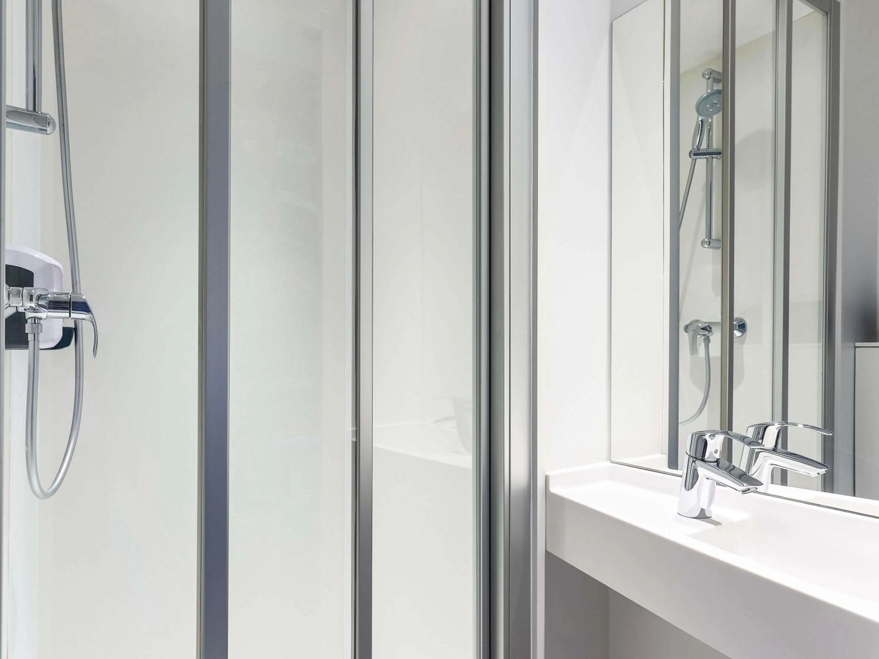 Property building in hotelF1 Paris Porte de Montreuil