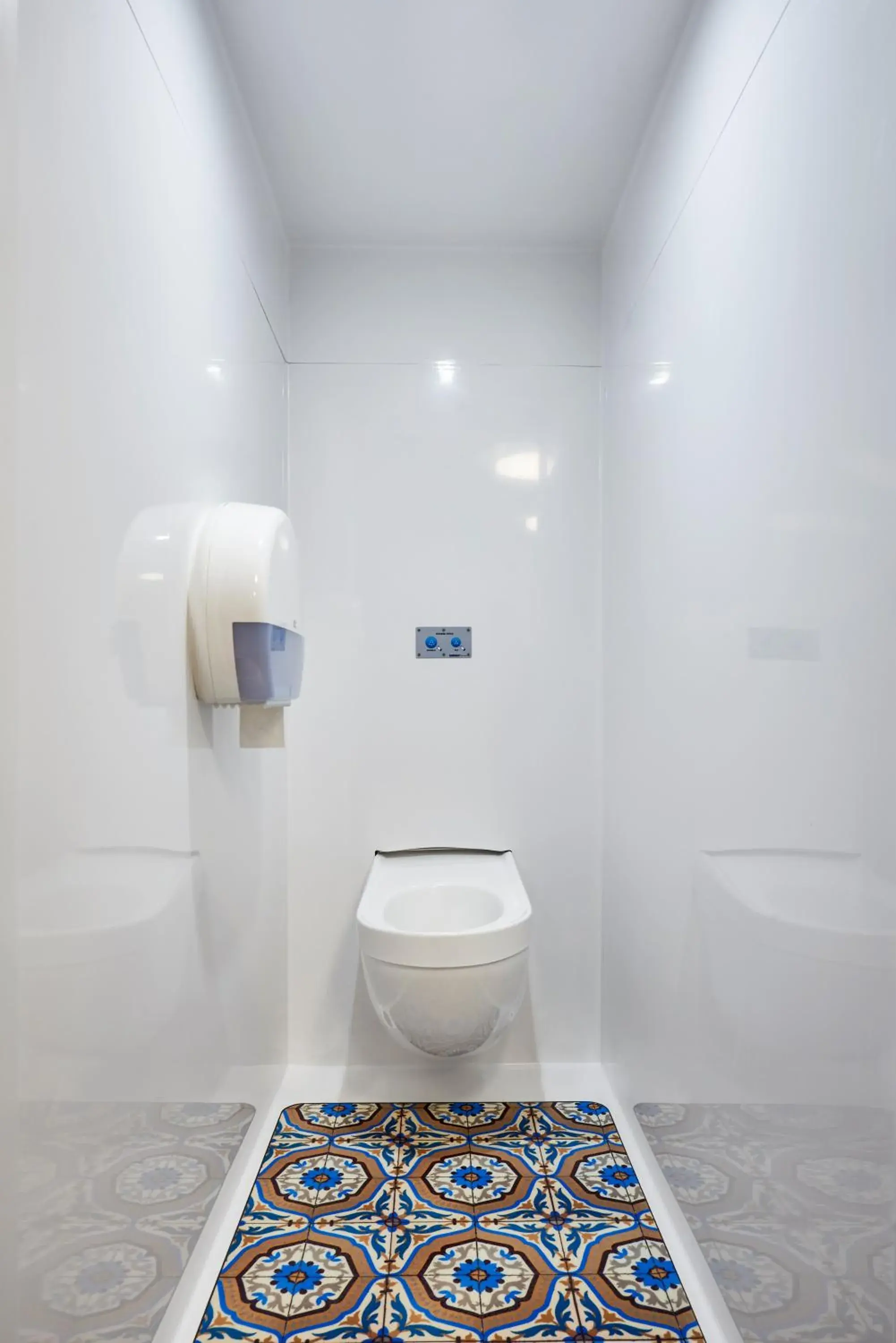 Bathroom in hotelF1 Paris Porte de Montreuil