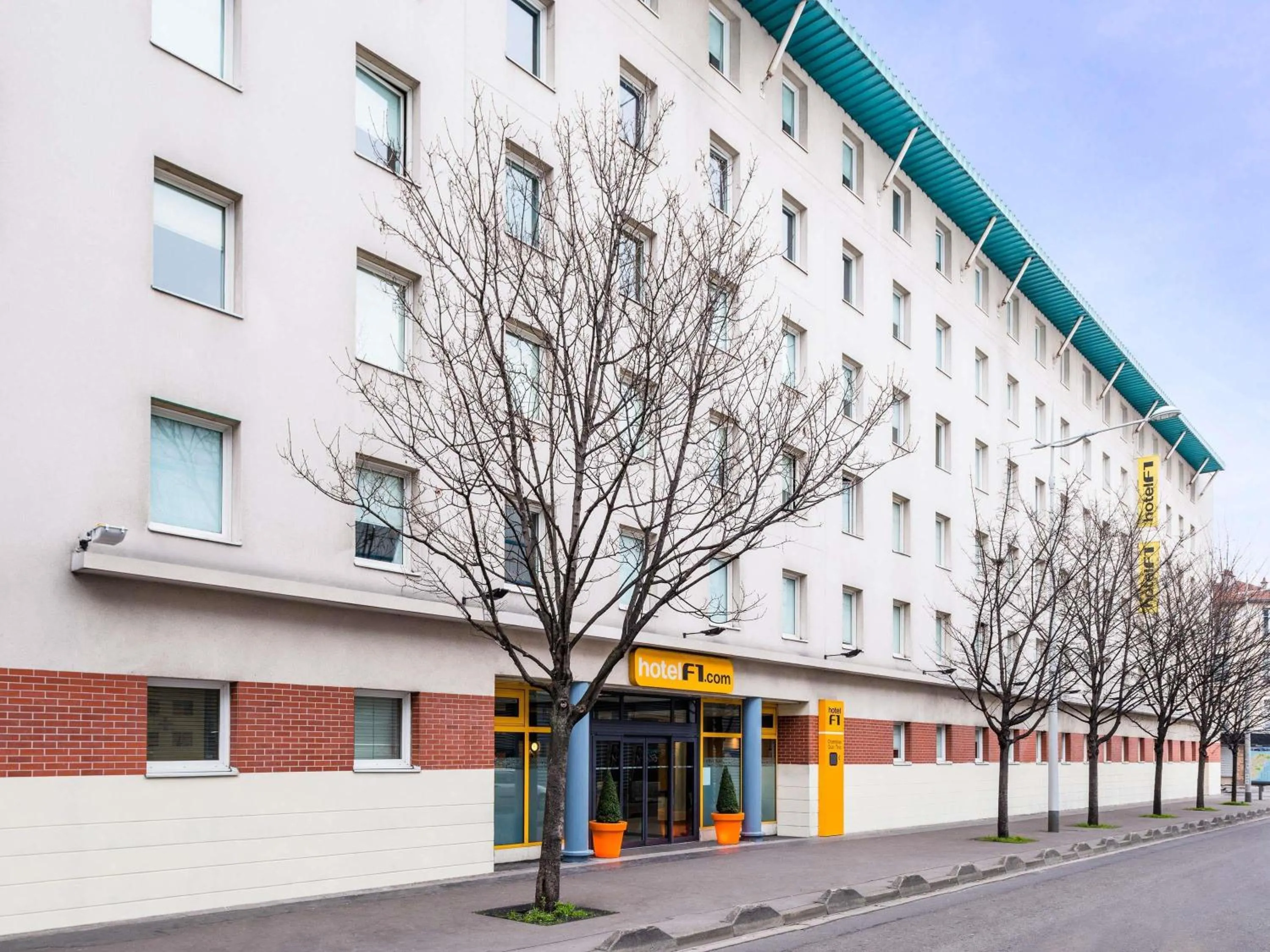 Property building in hotelF1 Paris Porte de Montreuil