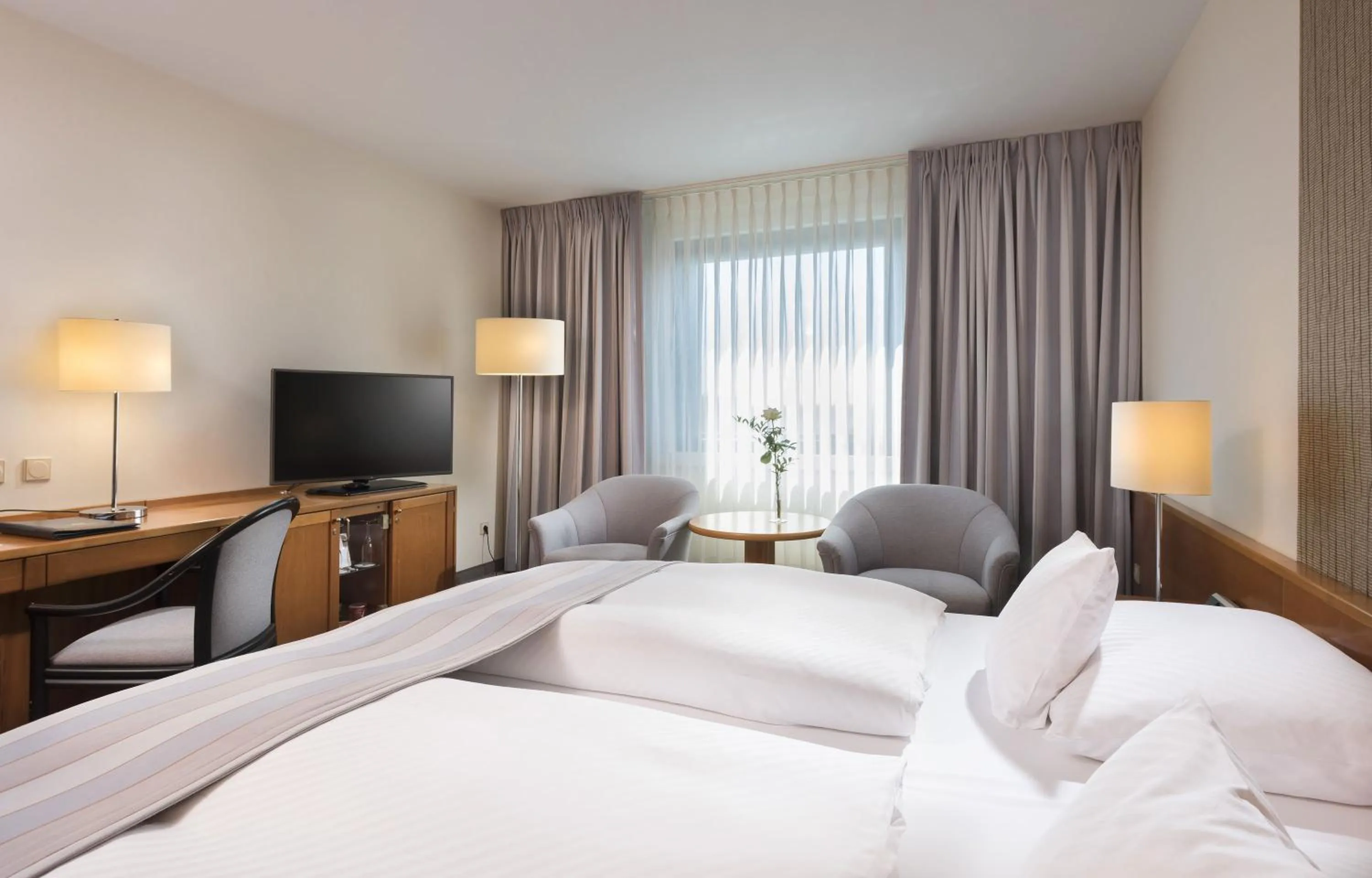 Staff, Bed in Maritim Airport Hotel Hannover