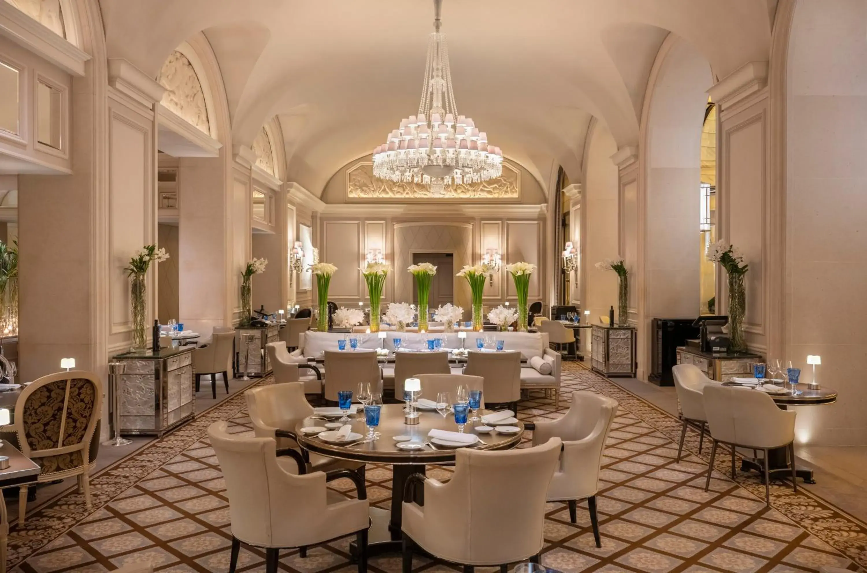Restaurant/places to eat in Four Seasons Hotel George V Paris Restaurant/places to eat in Four Seasons Hotel George V Paris