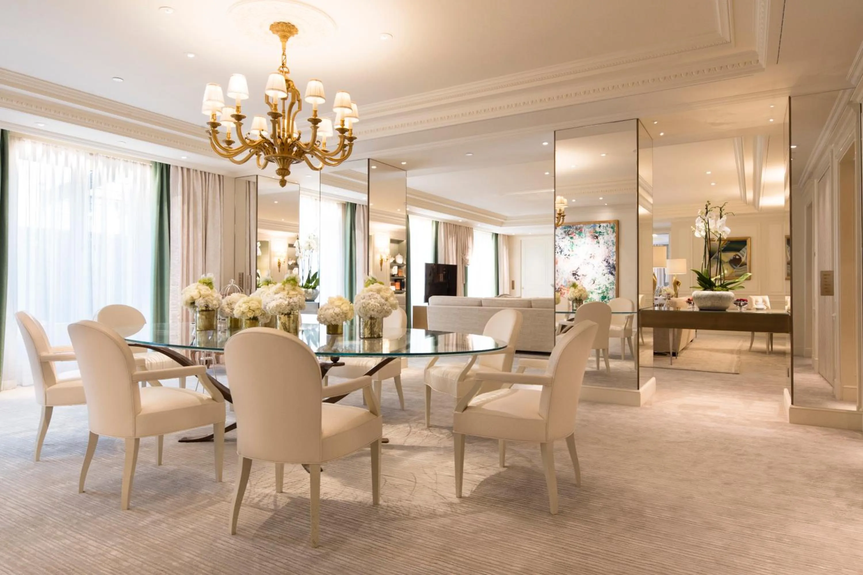 Living room in Four Seasons Hotel George V Paris