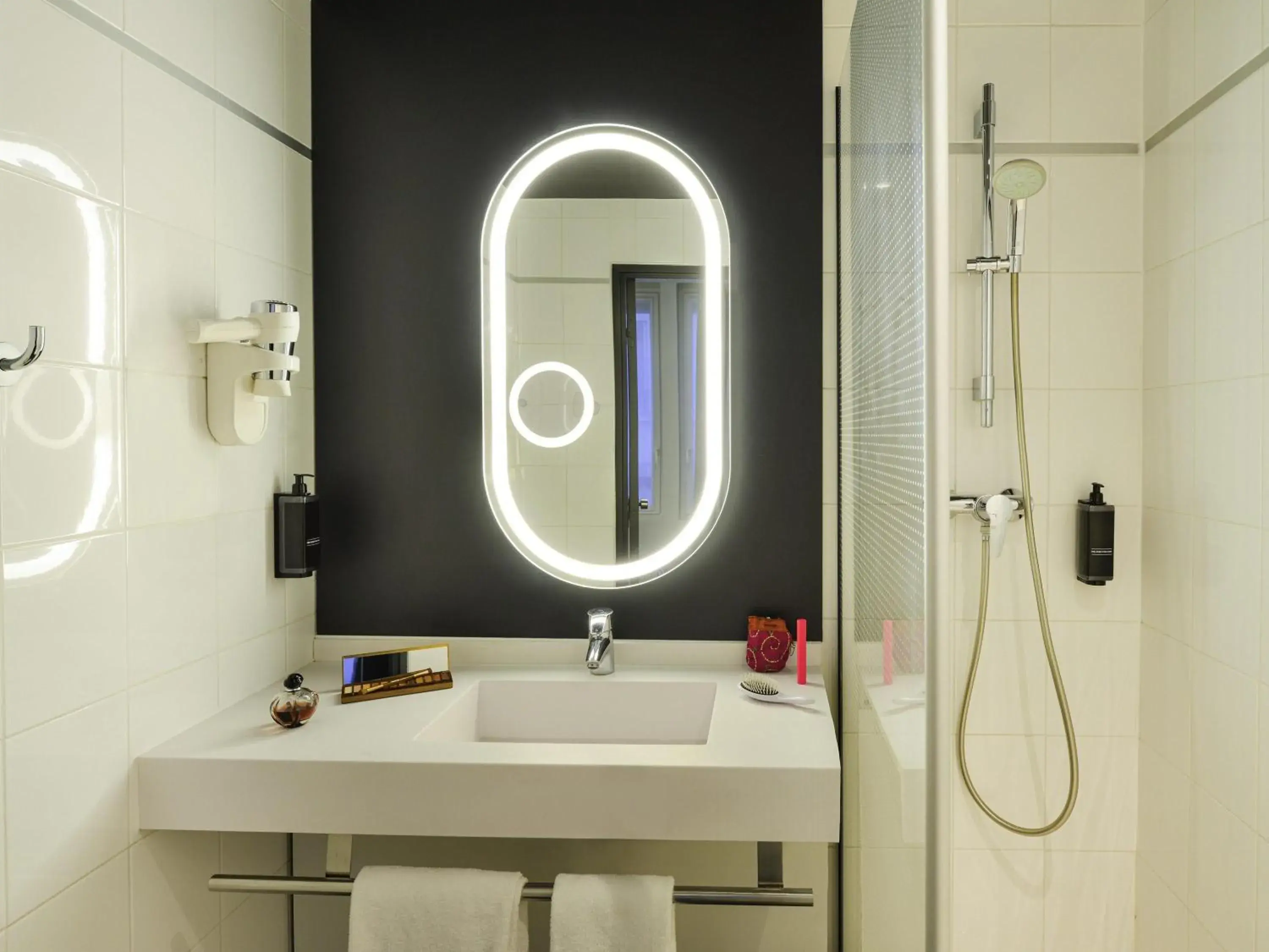 Bedroom in ibis Paris Gare De L Est 10ème Bedroom in ibis Paris Gare De L Est 10ème