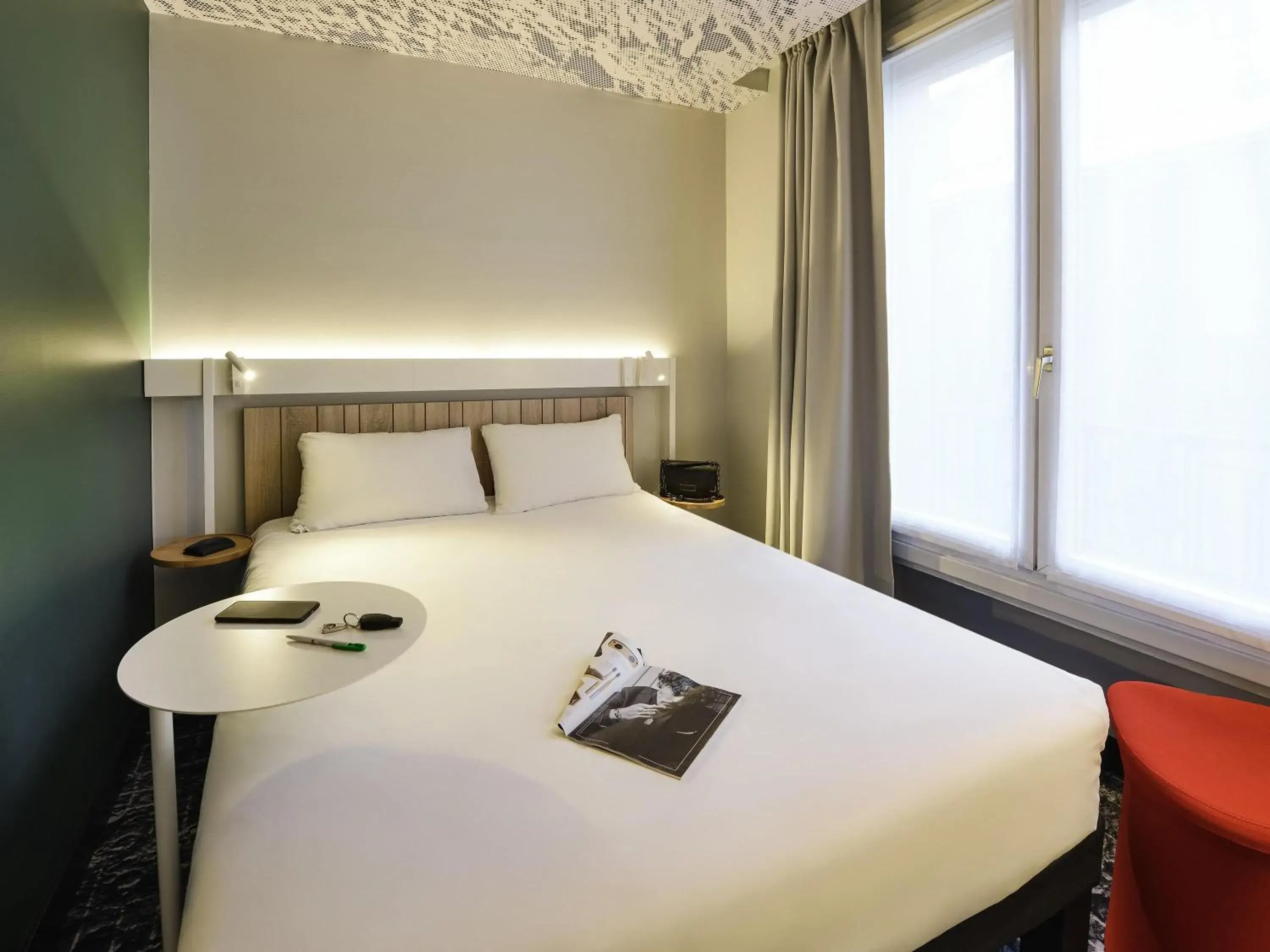 Bedroom, Bed in ibis Paris Gare De L Est 10ème Bedroom, Bed in ibis Paris Gare De L Est 10ème