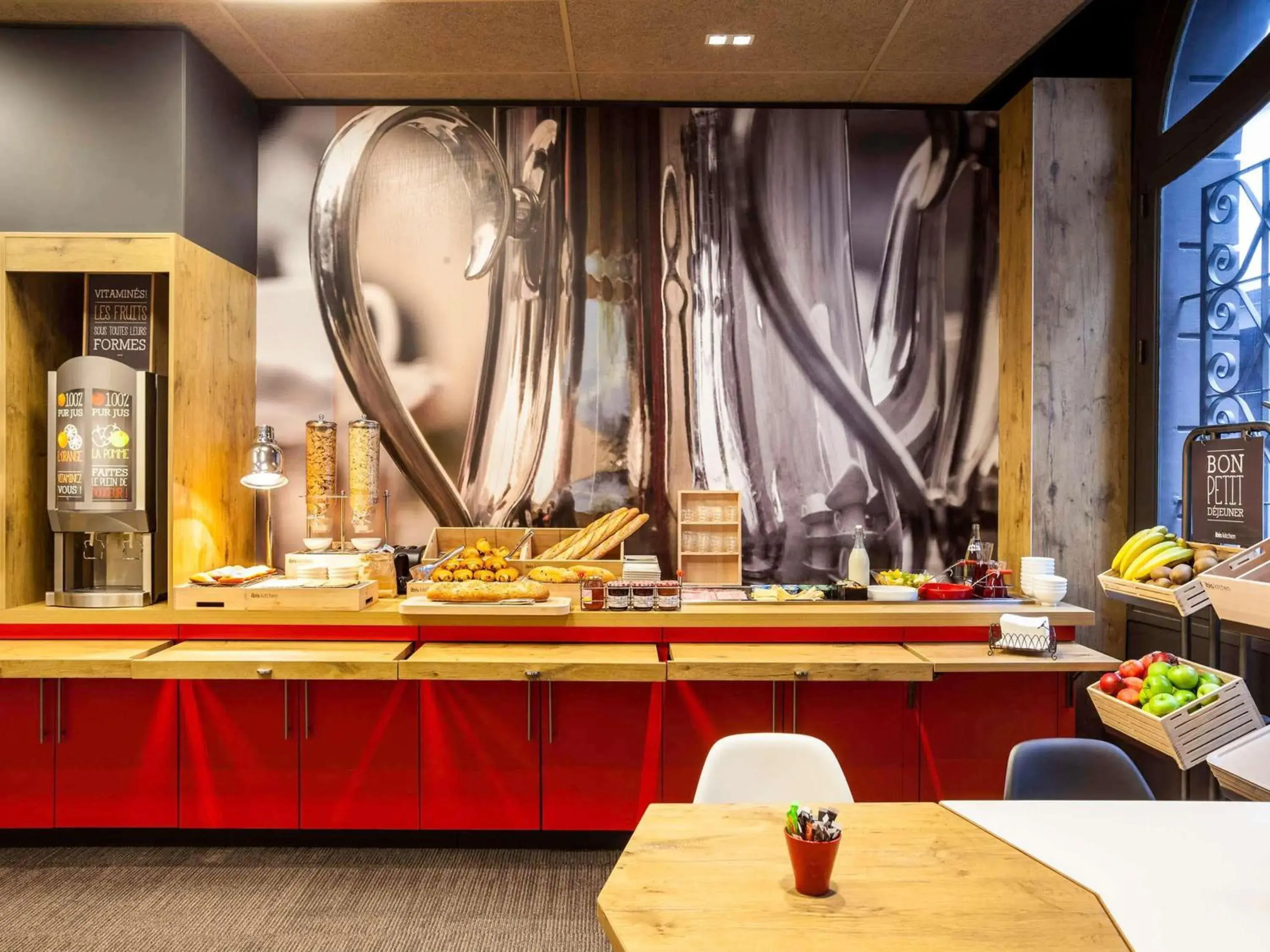 Property building in ibis Paris Gare De L Est 10ème Property building in ibis Paris Gare De L Est 10ème