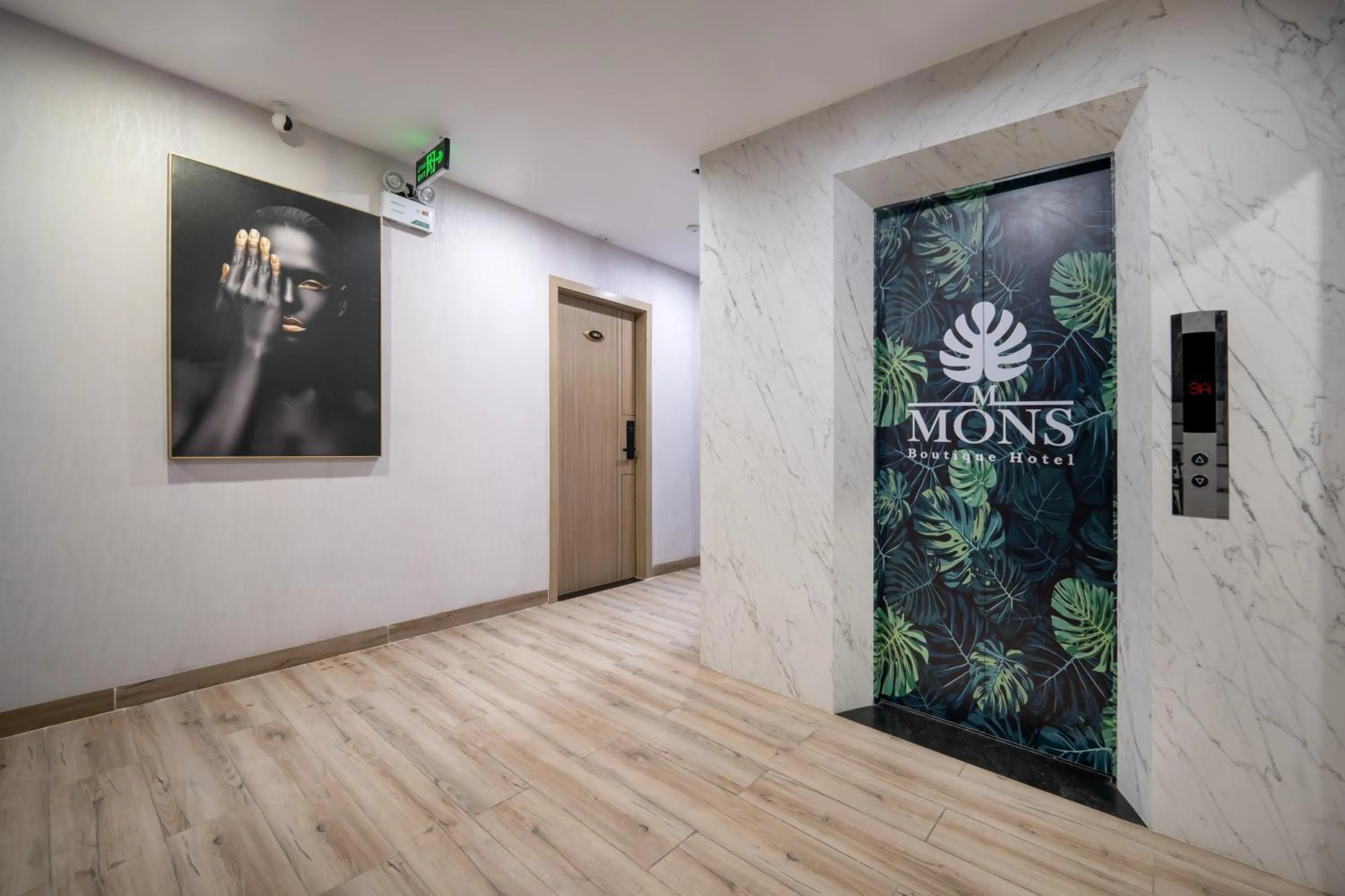 elevator in Mons Boutique Hotel & Apartment