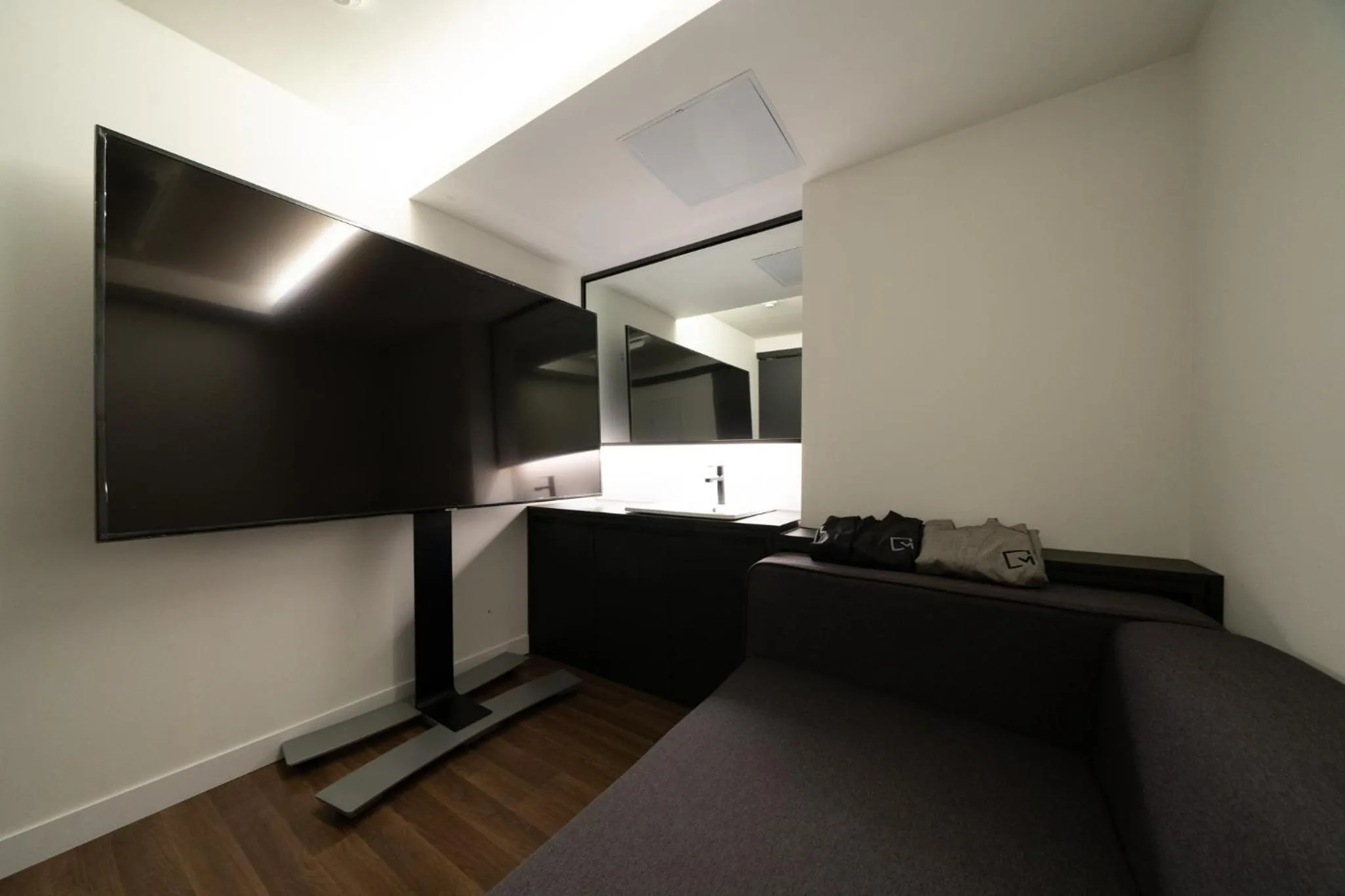 Photo of the whole room in Moyen Hotel