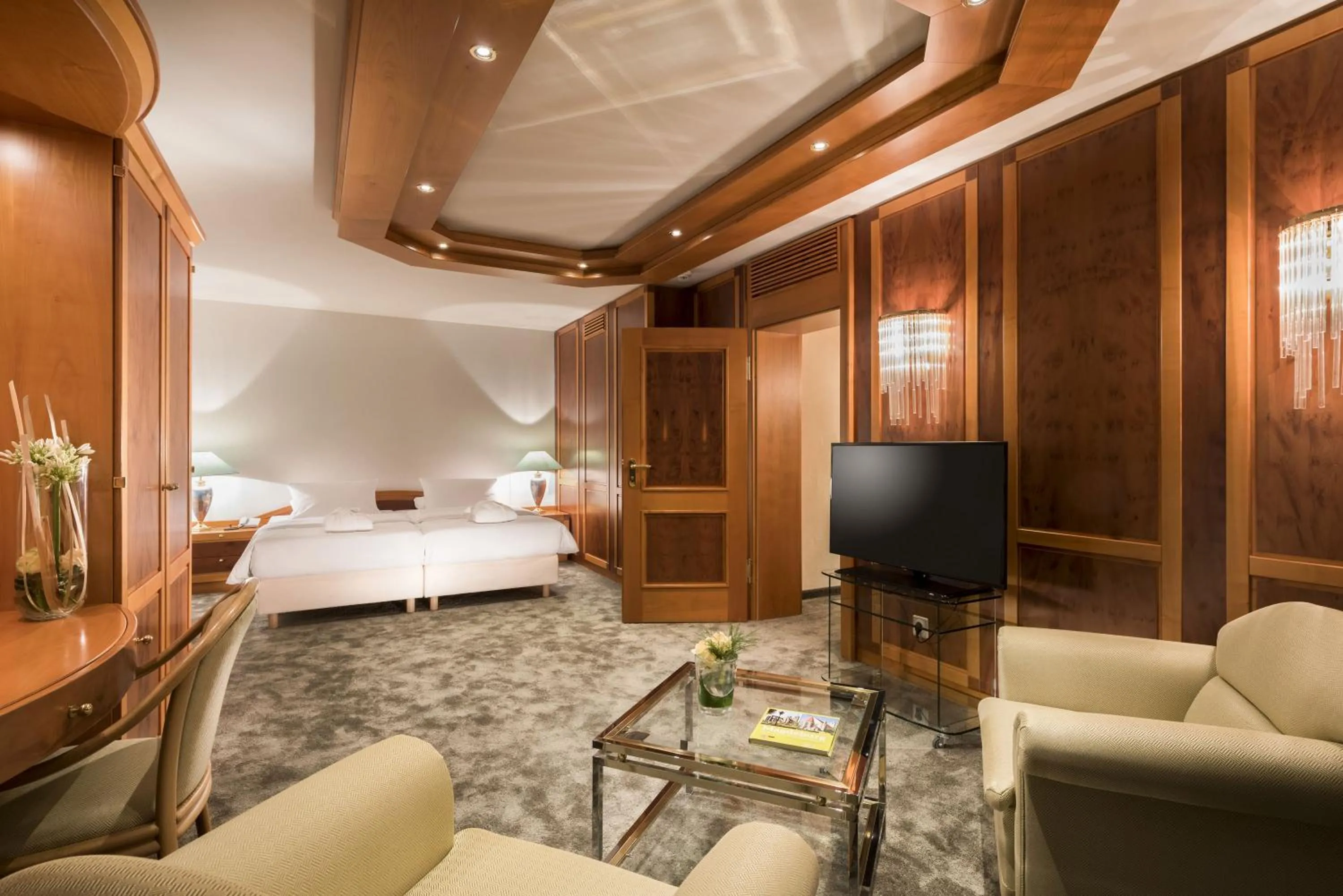 Bedroom, Bed in Maritim Hotel Magdeburg