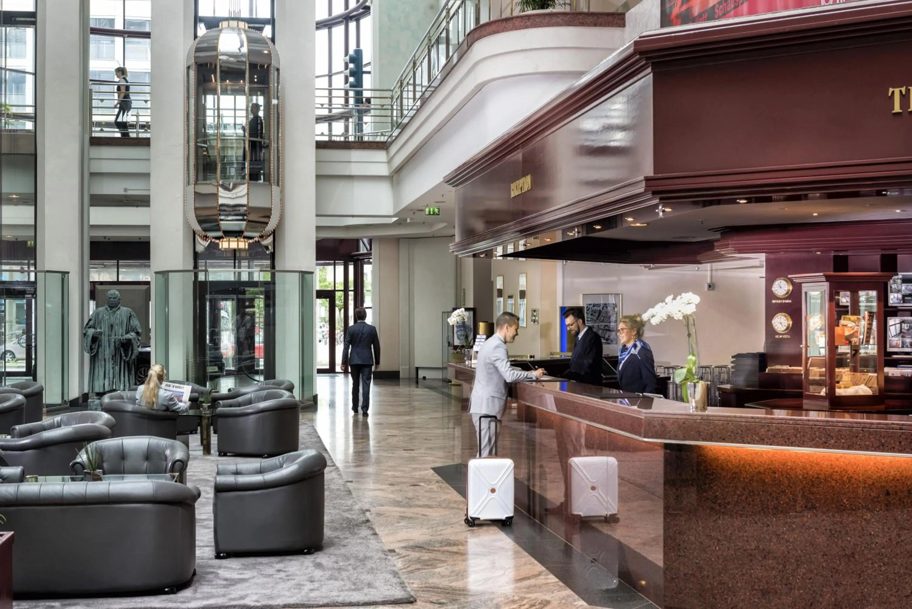 Staff in Maritim Hotel Magdeburg