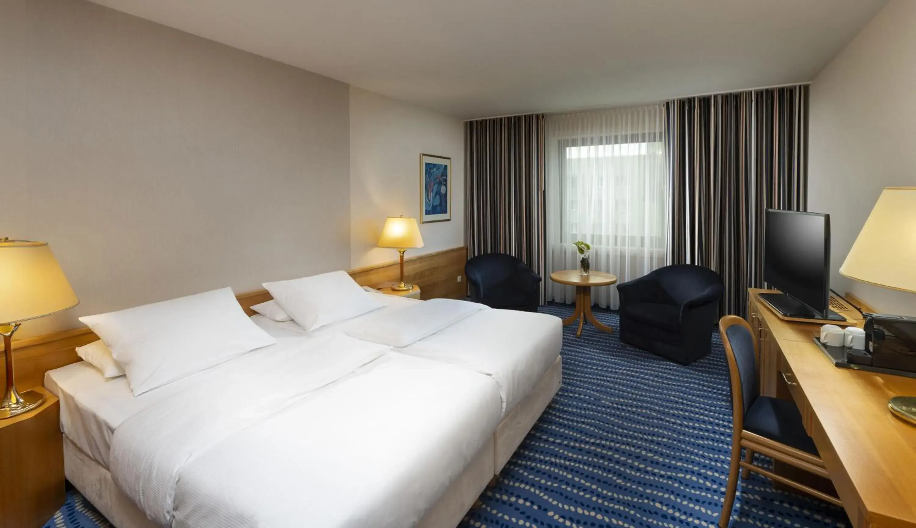 Photo of the whole room, Bed in Maritim Hotel Magdeburg Photo of the whole room, Bed in Maritim Hotel Magdeburg