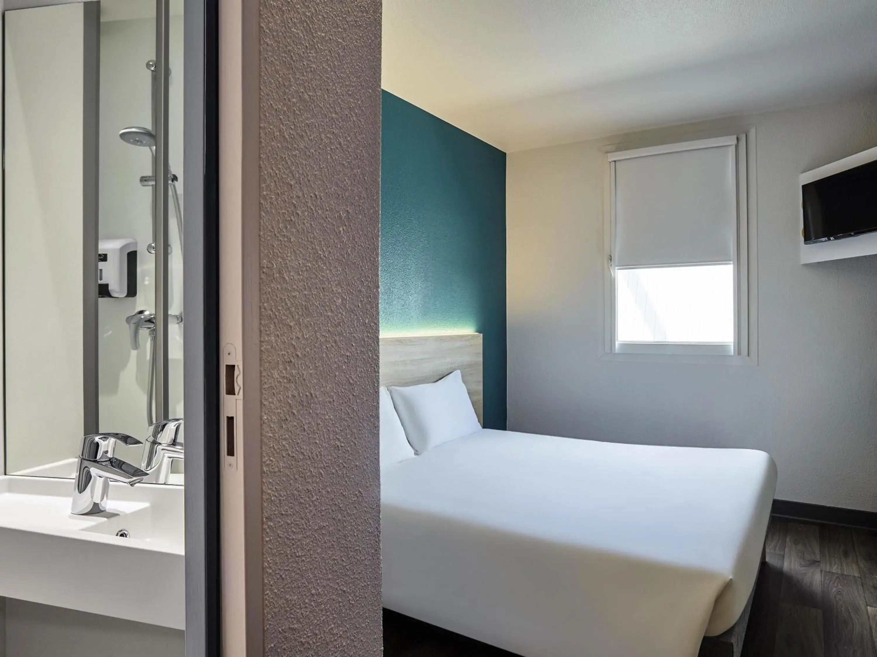 Cabrio Room with Private Bathroom in hotelF1 Paris Saint Denis Stade Cabrio Room with Private Bathroom in hotelF1 Paris Saint Denis Stade