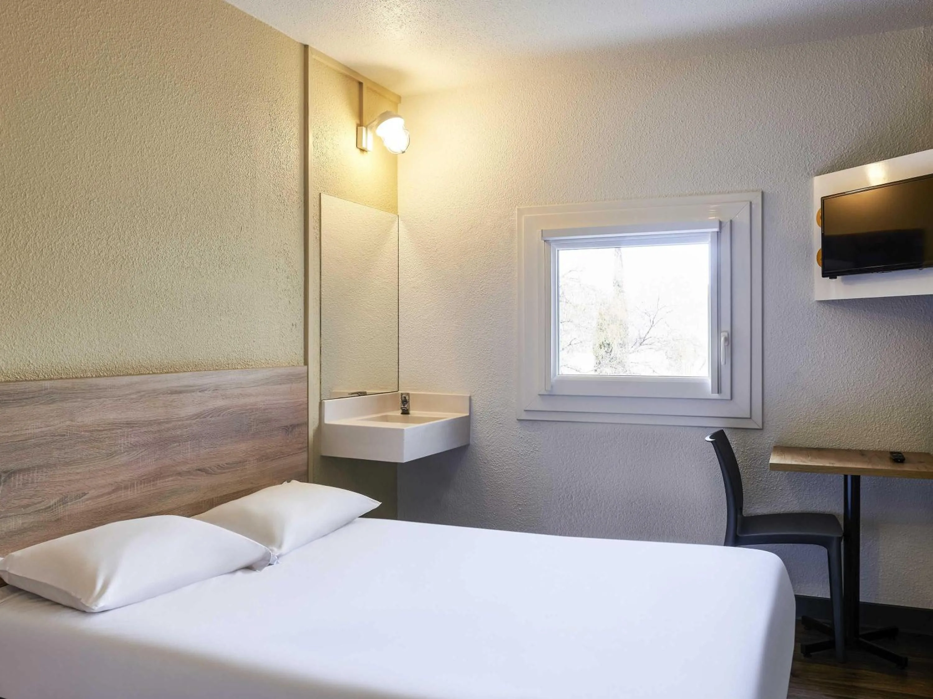 Bedroom, Bed in hotelF1 Paris Saint Denis Stade
