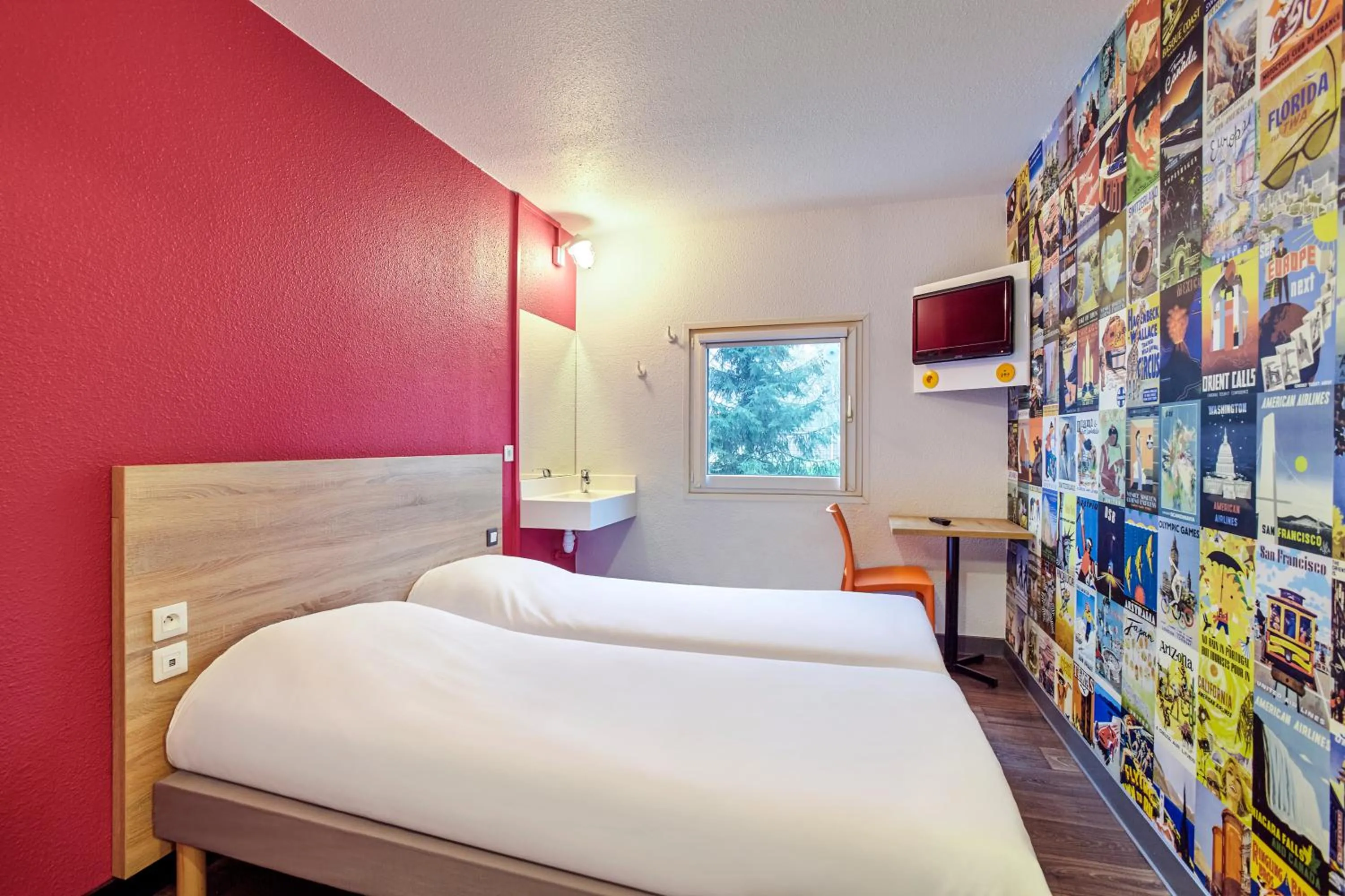 Bed in hotelF1 Paris Saint Denis Stade