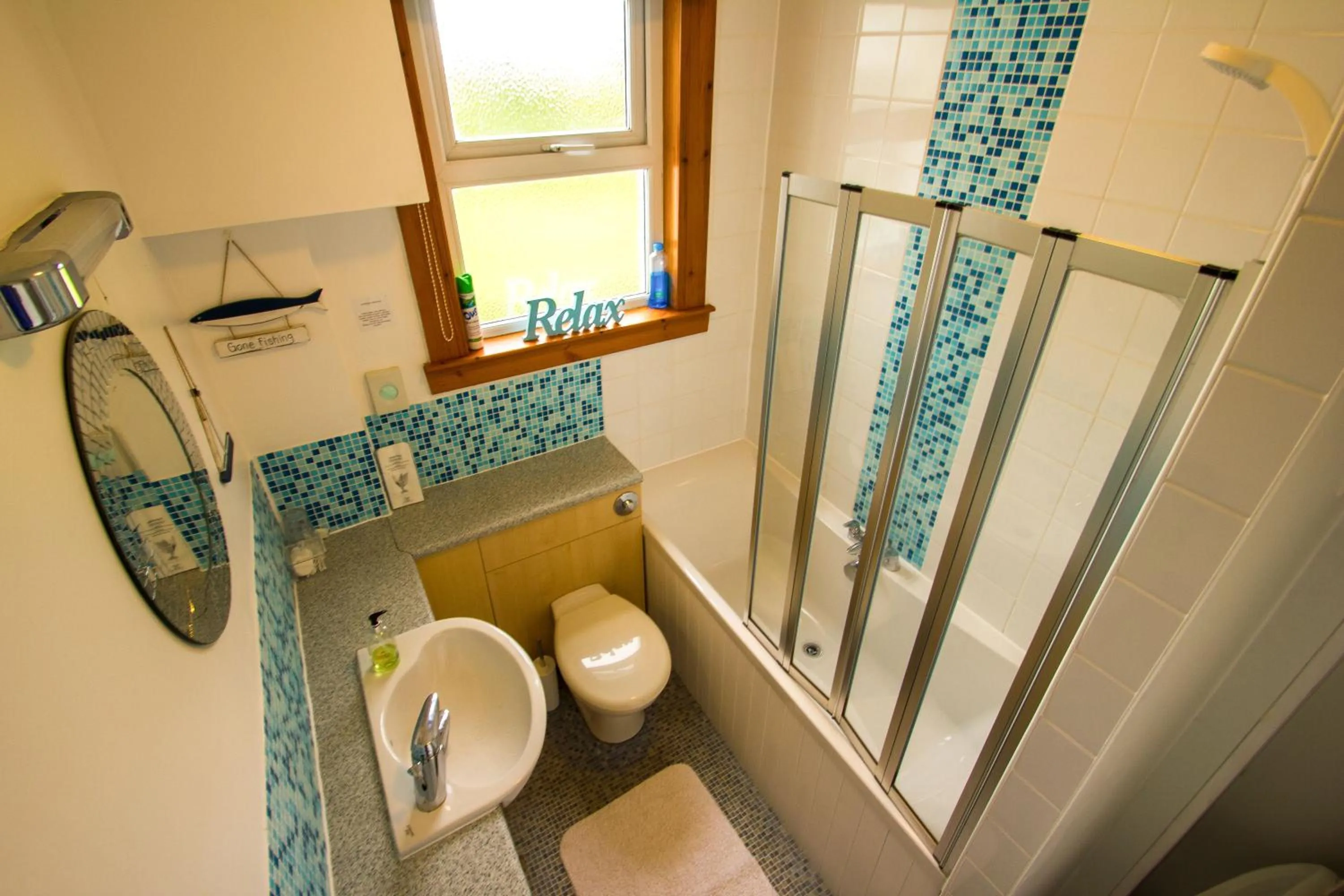 Bathroom in The Red Red Robin Cottage