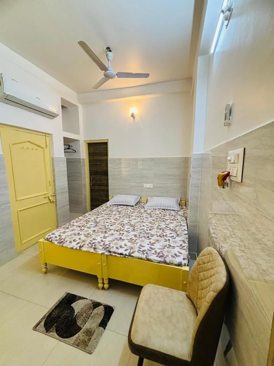 Bedroom, Bed in Bimala Hotel