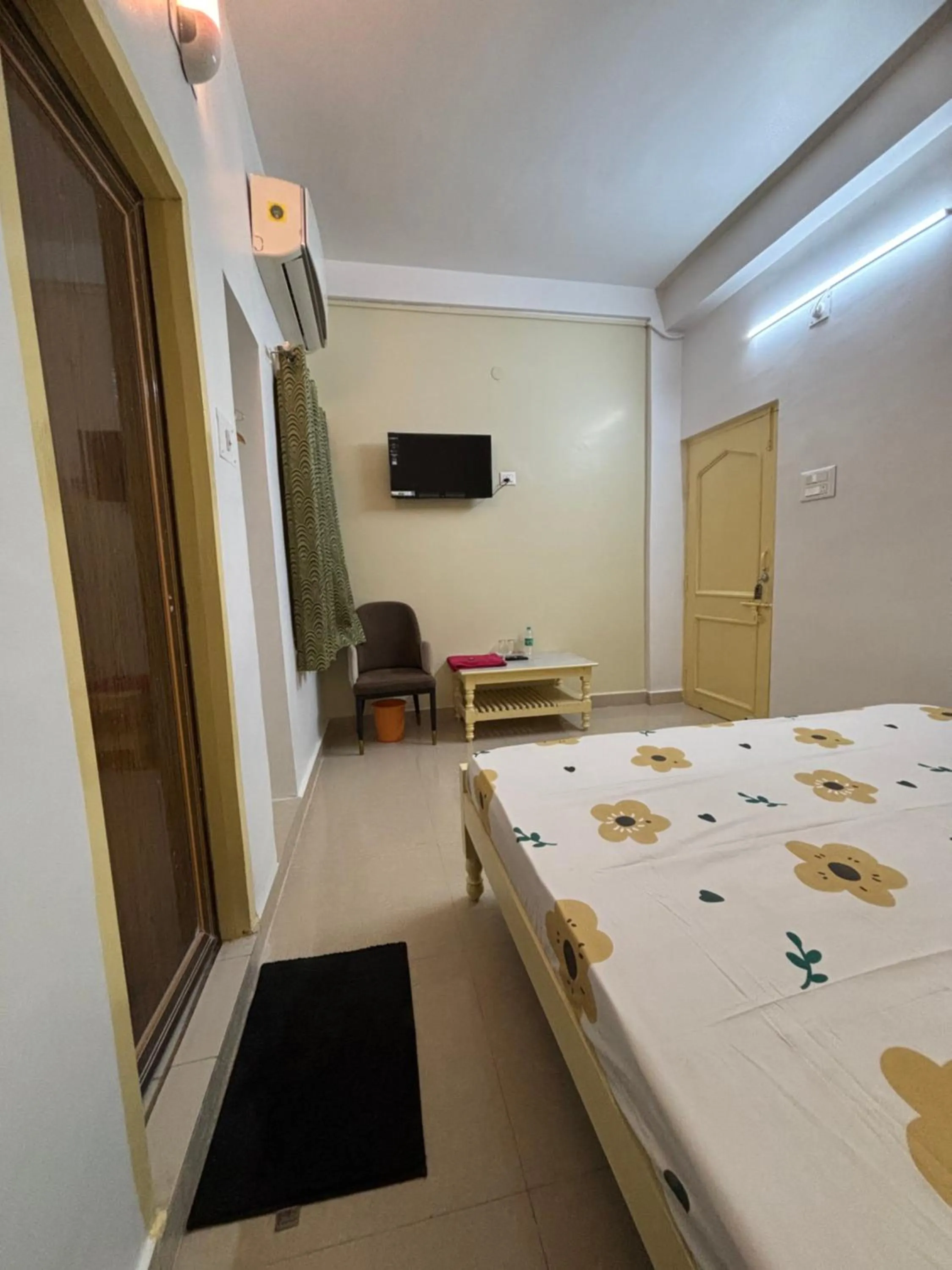 TV and multimedia, Bed in Bimala Hotel