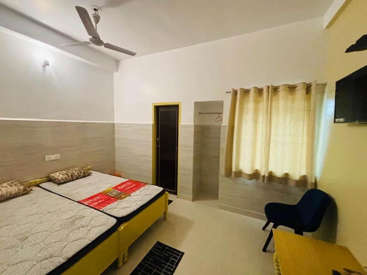 Photo of the whole room, Bed in Bimala Hotel