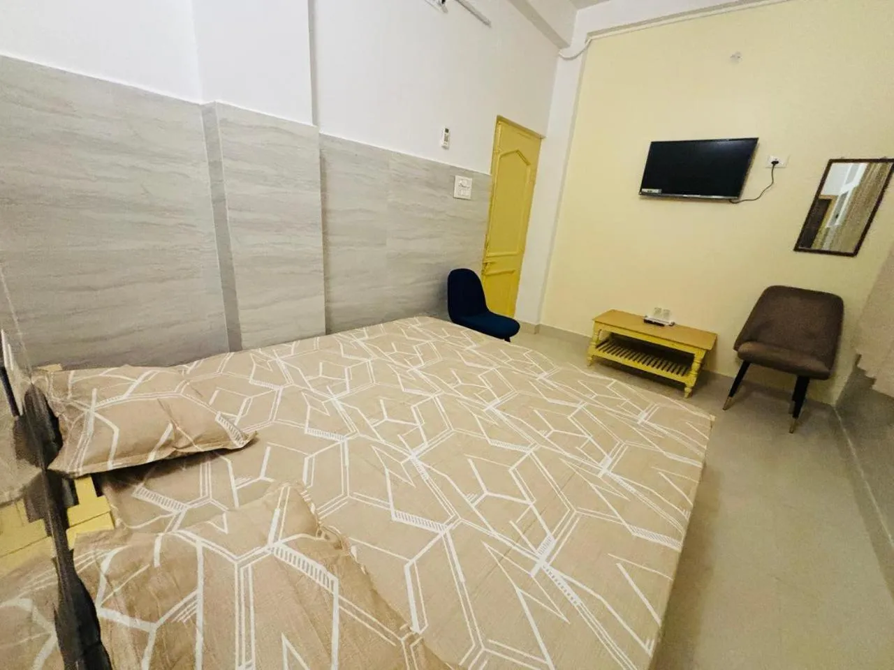 Bedroom, Bed in Bimala Hotel