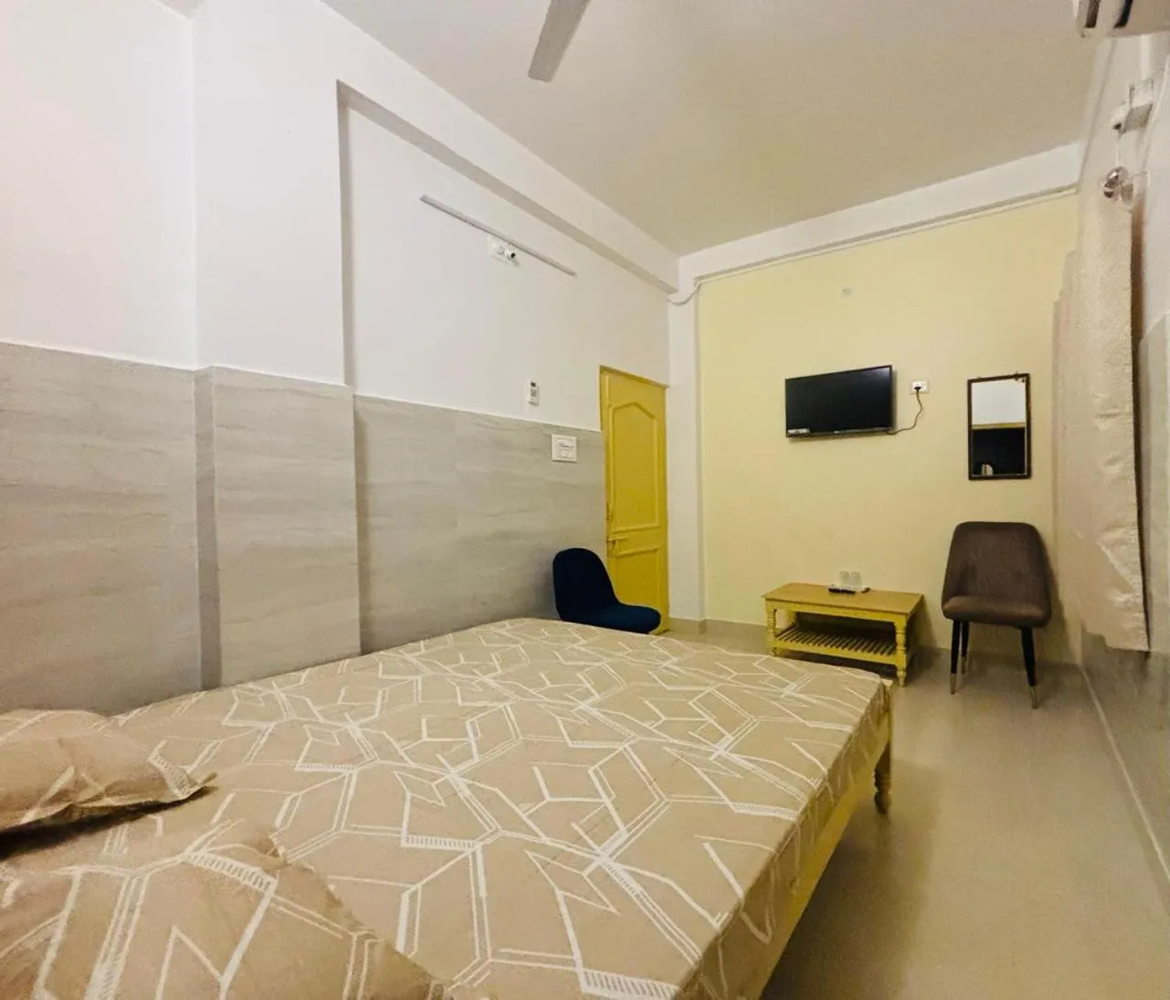 Bedroom, Bed in Bimala Hotel