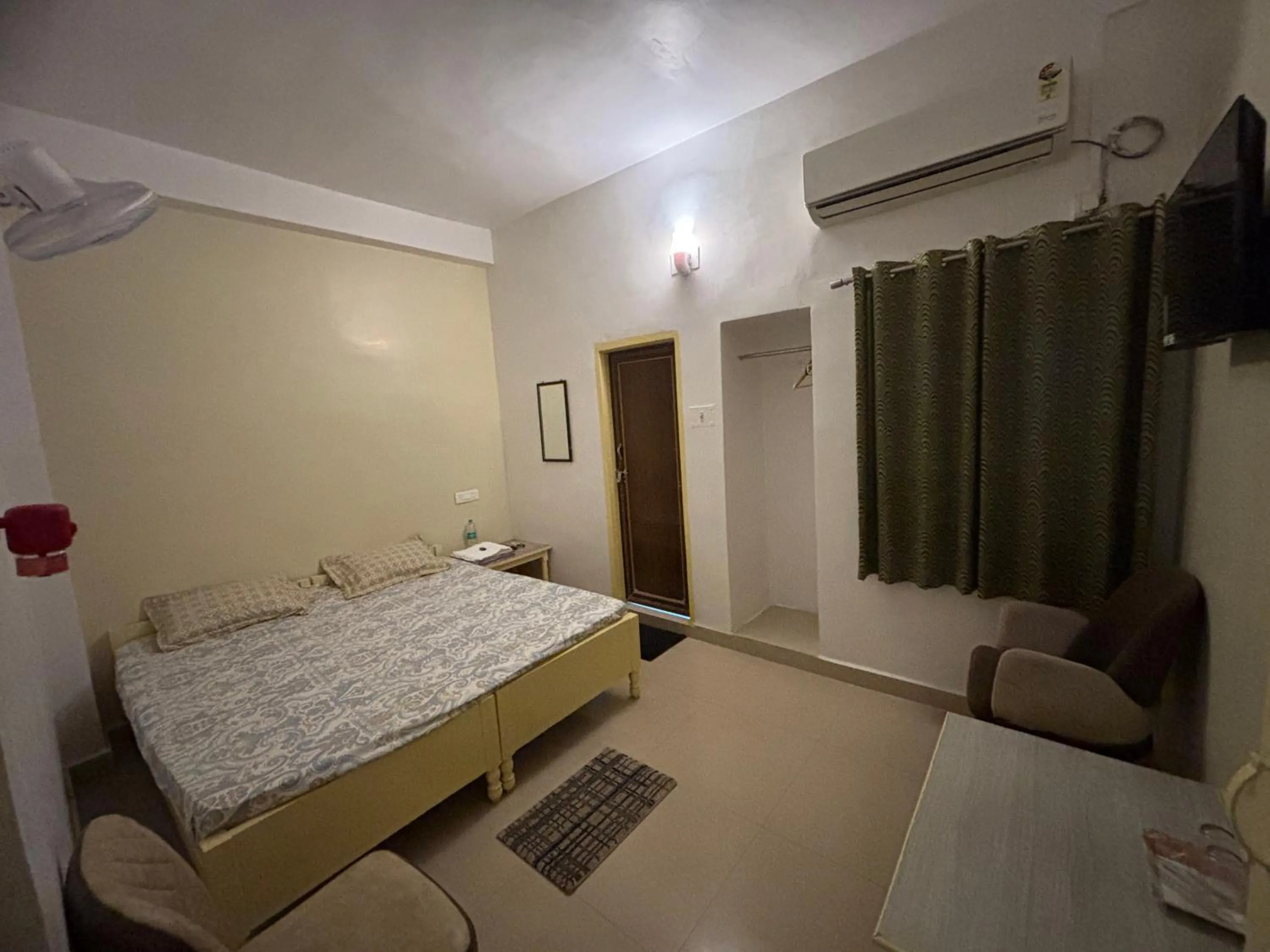 Bedroom, Bed in Bimala Hotel