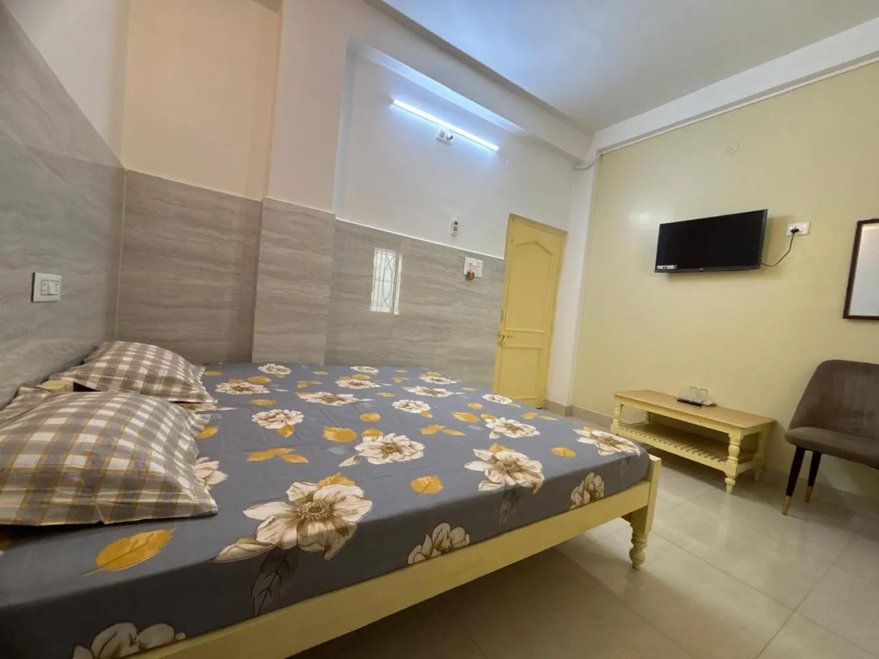 Bedroom, Bed in Bimala Hotel