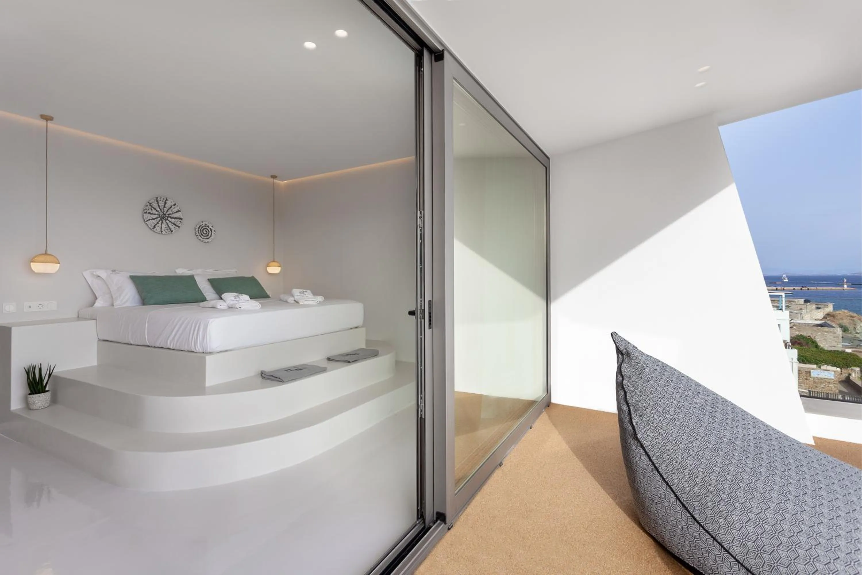 Balcony/Terrace, Bed in Infinity View Hotel Tinos